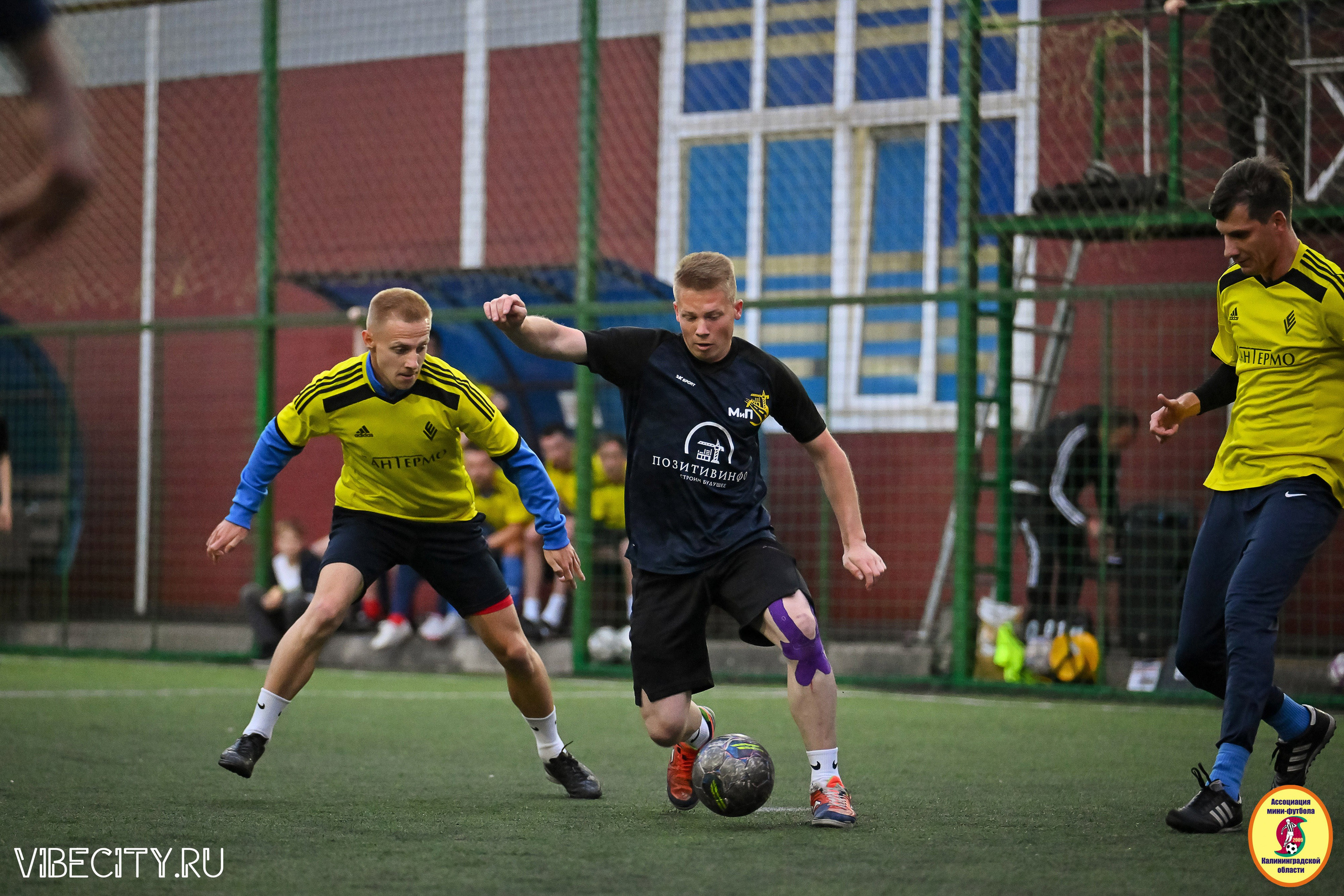 ИГРЫ МИНИ-ФУТБОЛЬНОЙ И КОРПОРАТИВНОЙ ЛИГИ. VIBECITY.RU Вайб Сити Ру Фоторепортажи Фотоотчеты Калининград
