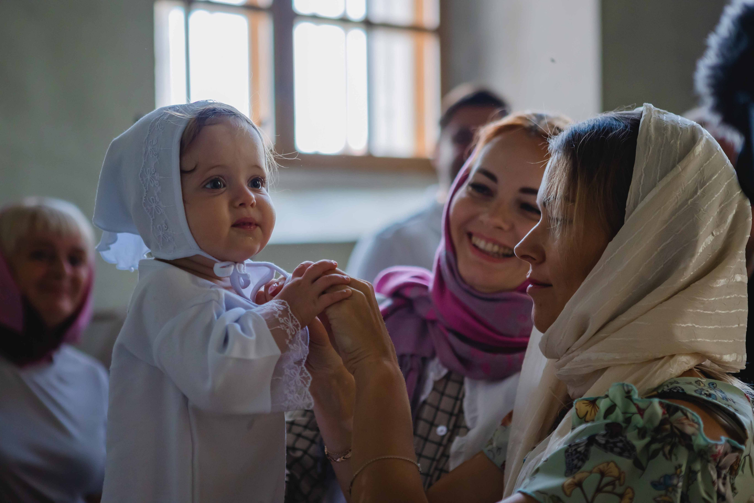 Таинство Крещения. Сайт с красивыми фотографиями и людьми