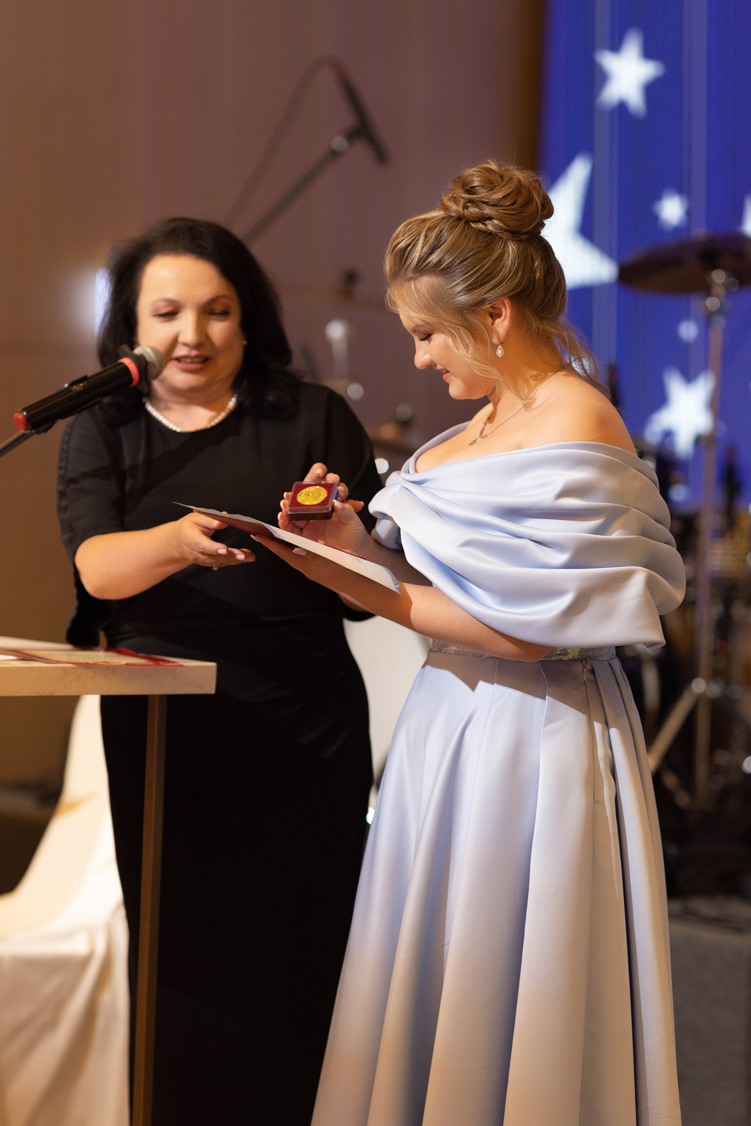 Выпускной вечер 13 школа (Индивидуальная съемка). Photoalbum-vl.ru