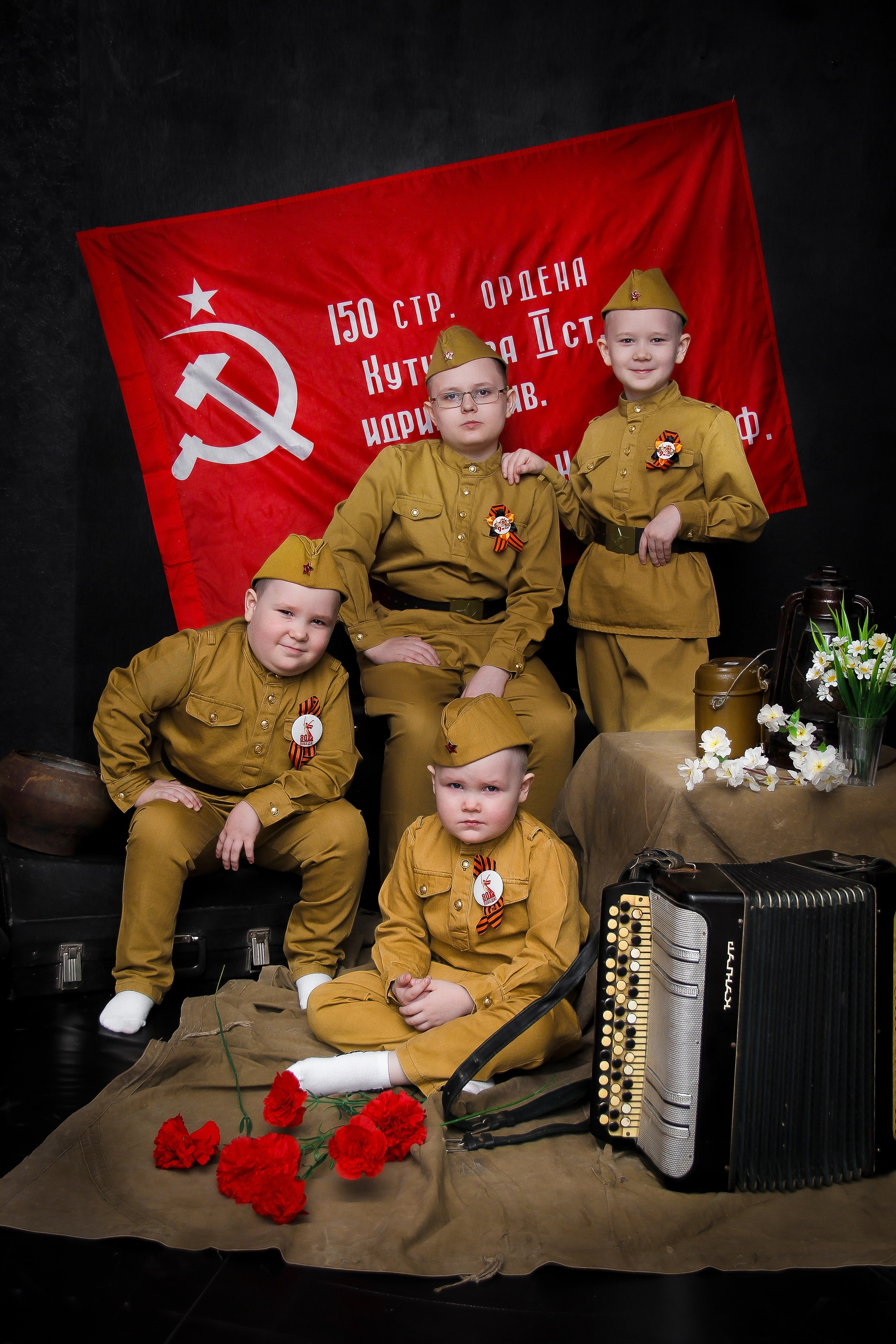 Семейные фотосессии студийные; новогодние, тематические, домашние и тд. Выпускные альбомы для школ и Детских садов в Барнауле /Выпускные/Свадебные/Детские/Семейные и др. виды съёмок /Фотограф Вера Валейко