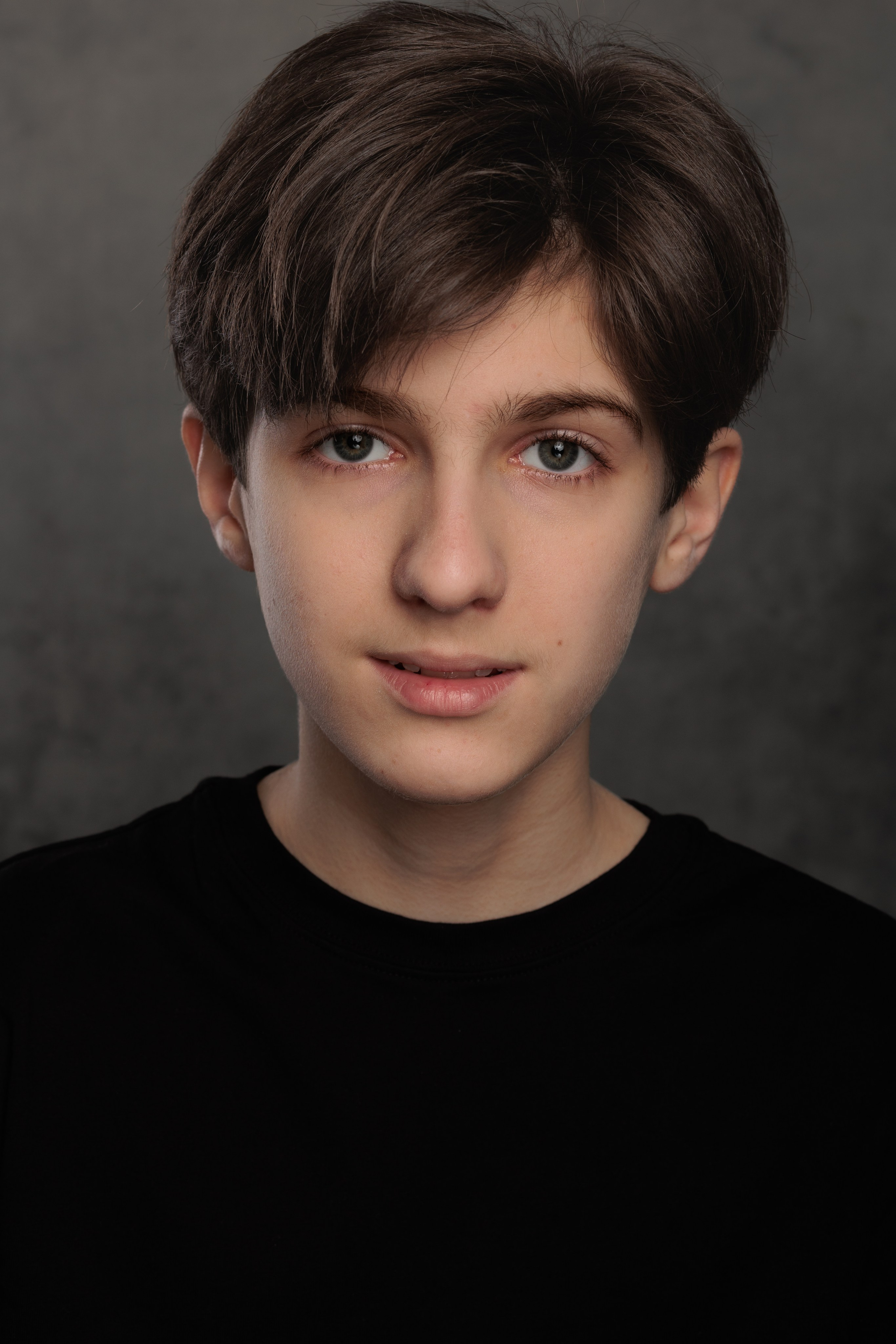 АРТЕМ. Я фотограф из Москвы к Вашим услугам