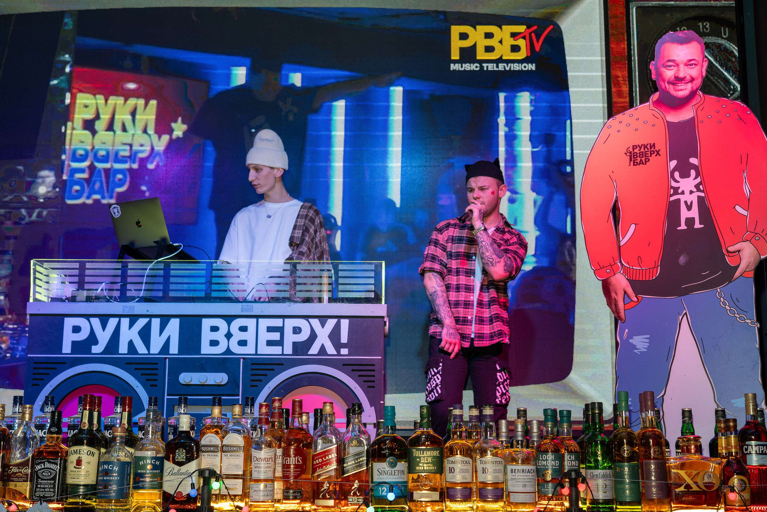 Съёмка в клубе, бар руки вверх, клубная фотосессия. «Студия DRONAVT`s» — видеосъёмка и фотография г. Москва