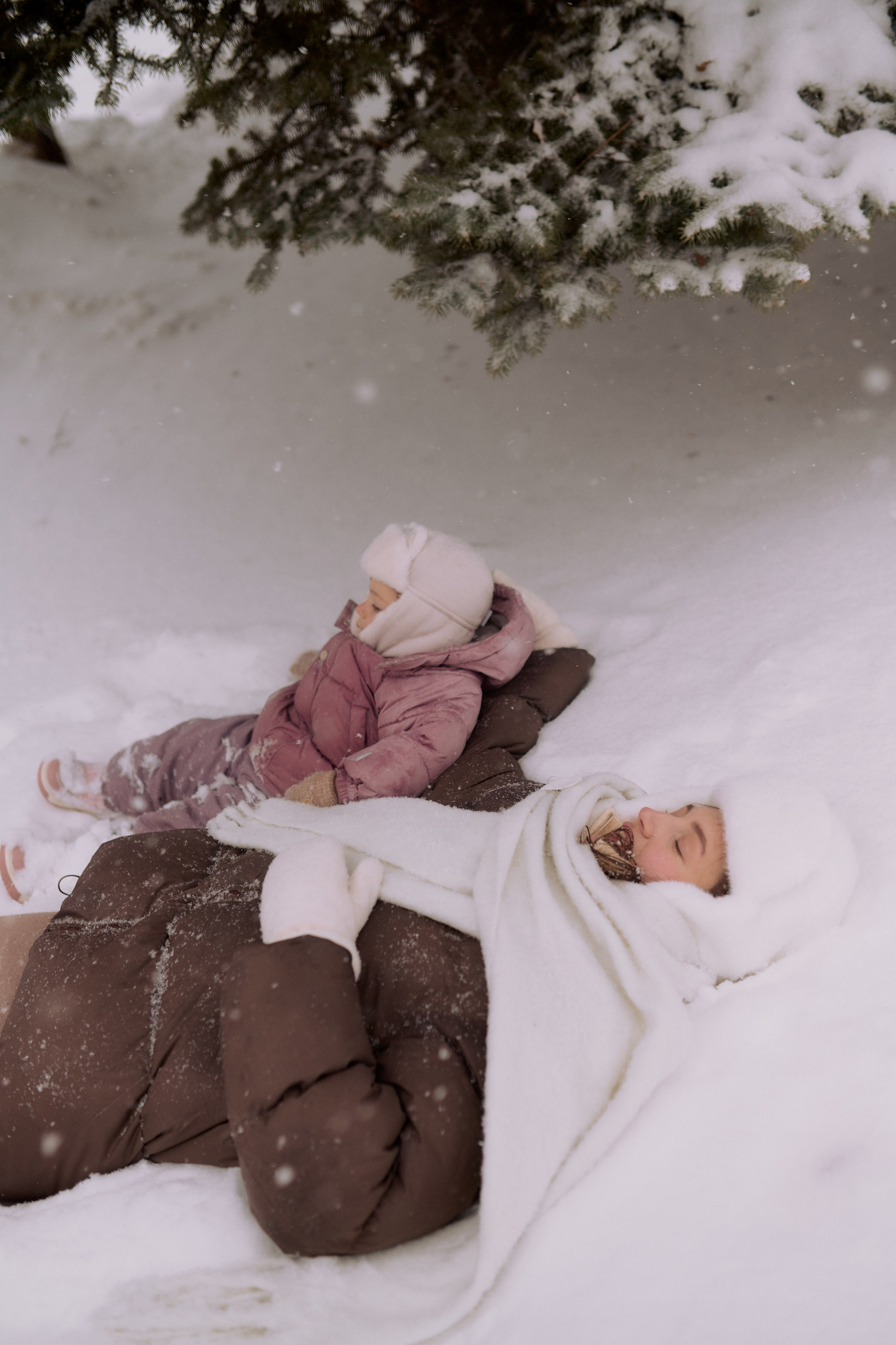 Андрей, Леся и Василиса в снежном парке. Семейный и свадебный lifestyle-фотограф в Москве Мария Петрова