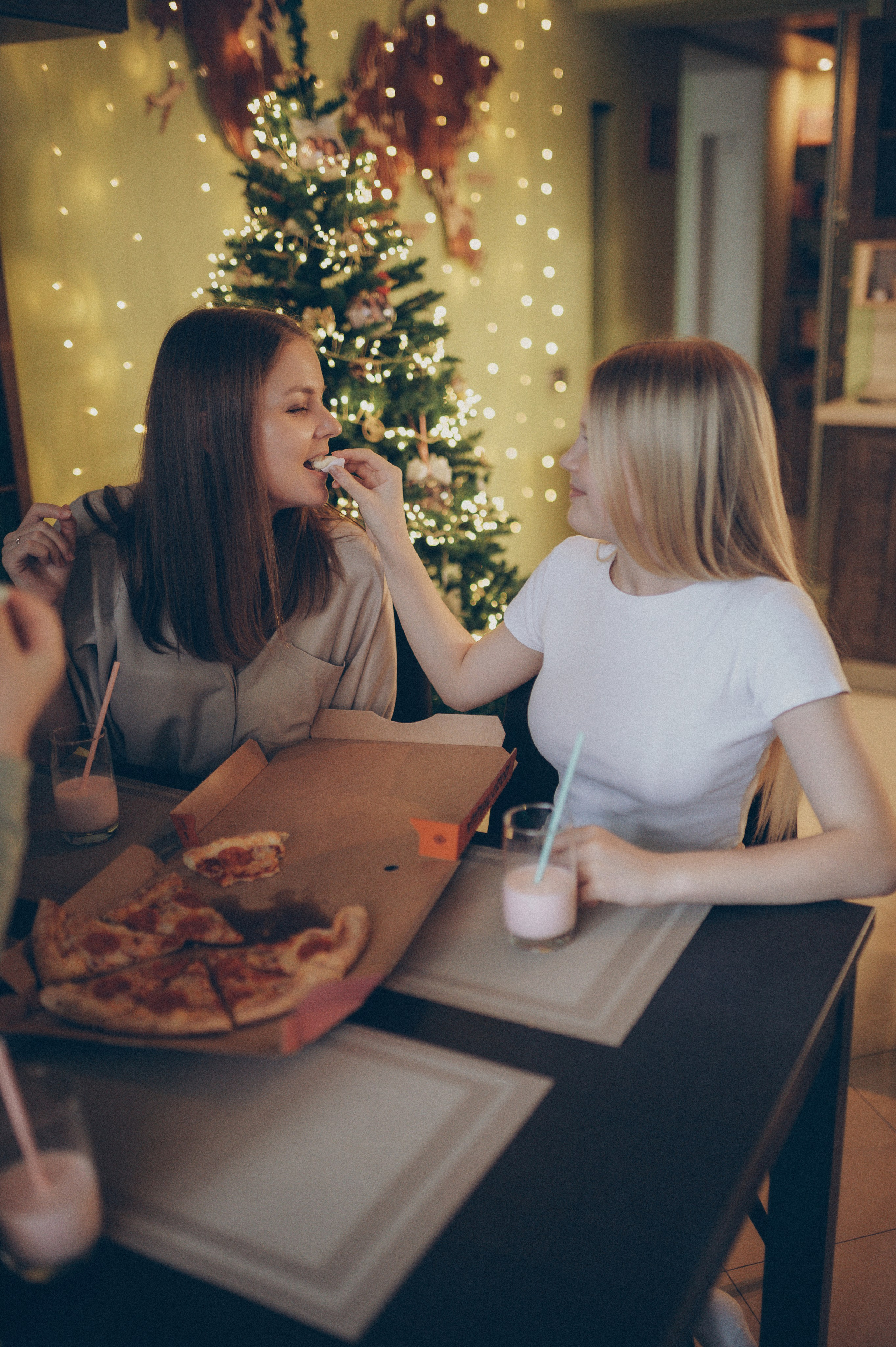 Тася, Соня, Женя и Илья (новогодняя домашняя). Фотограф, г. Лесной Свердловской области