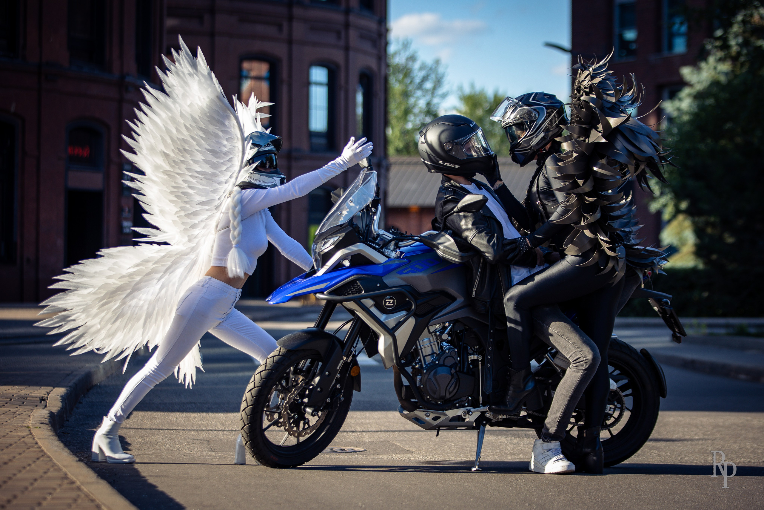 «Angel and demon». Rusty Photographer