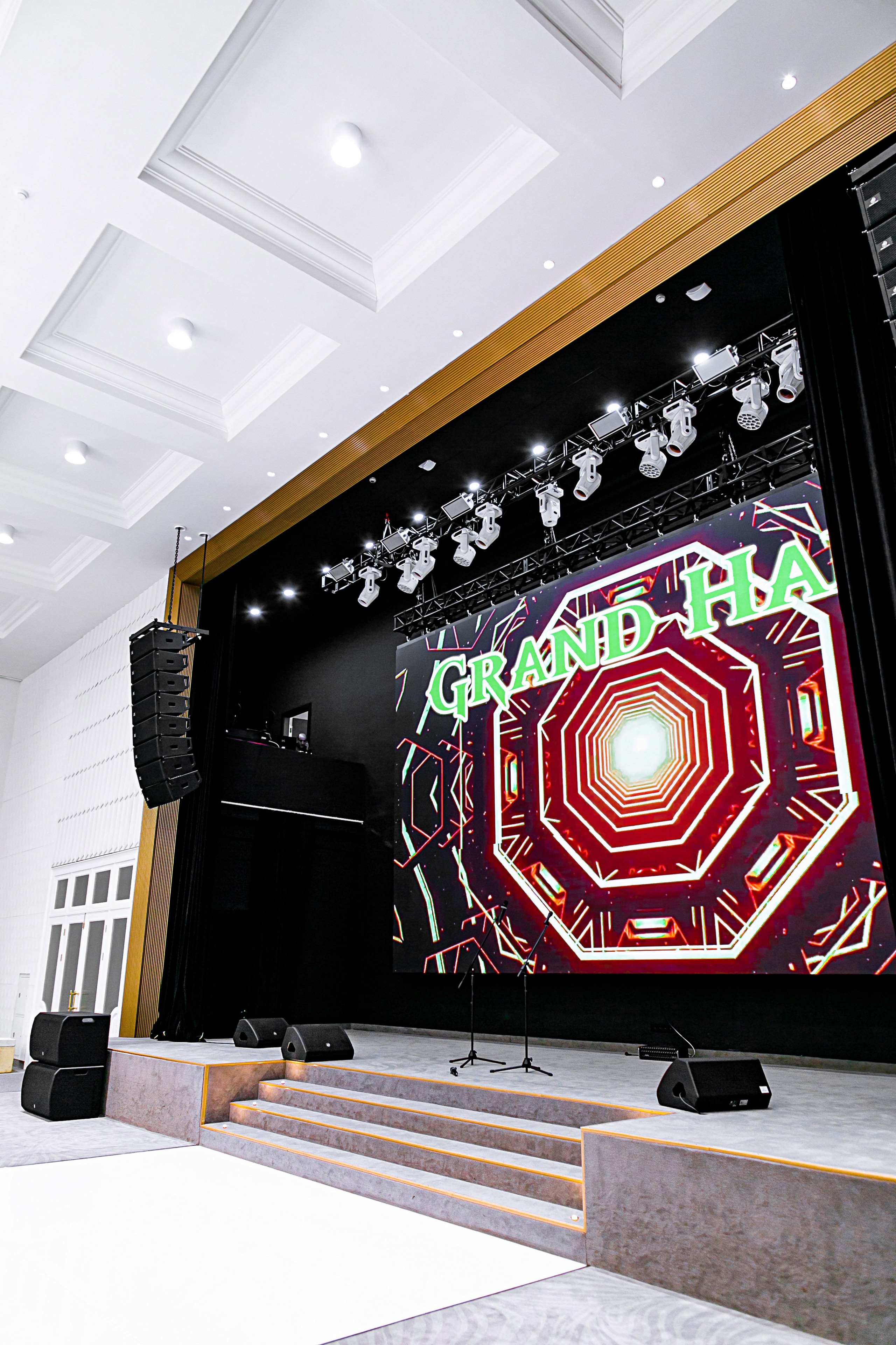 Банкетный зал Grand Holl. Контент фотограф, съемка для маркетплейсов, фуд съемка и репортажи в Новосибирске Ралия Галеева