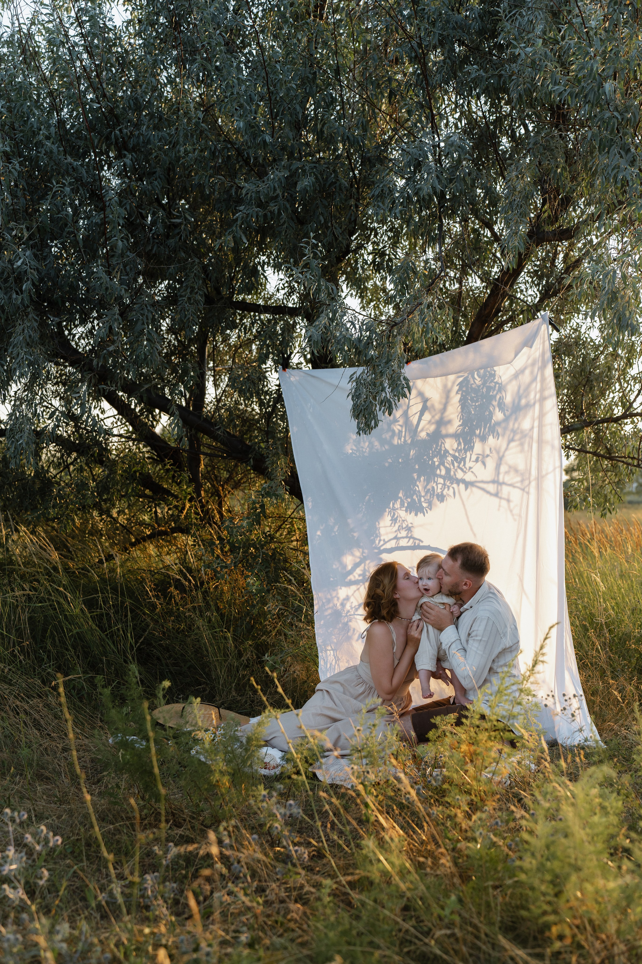 Виталий и Татьяна_ фотозона пикник. Свадебный и семейный фотограф в Самаре Салахова Гулина