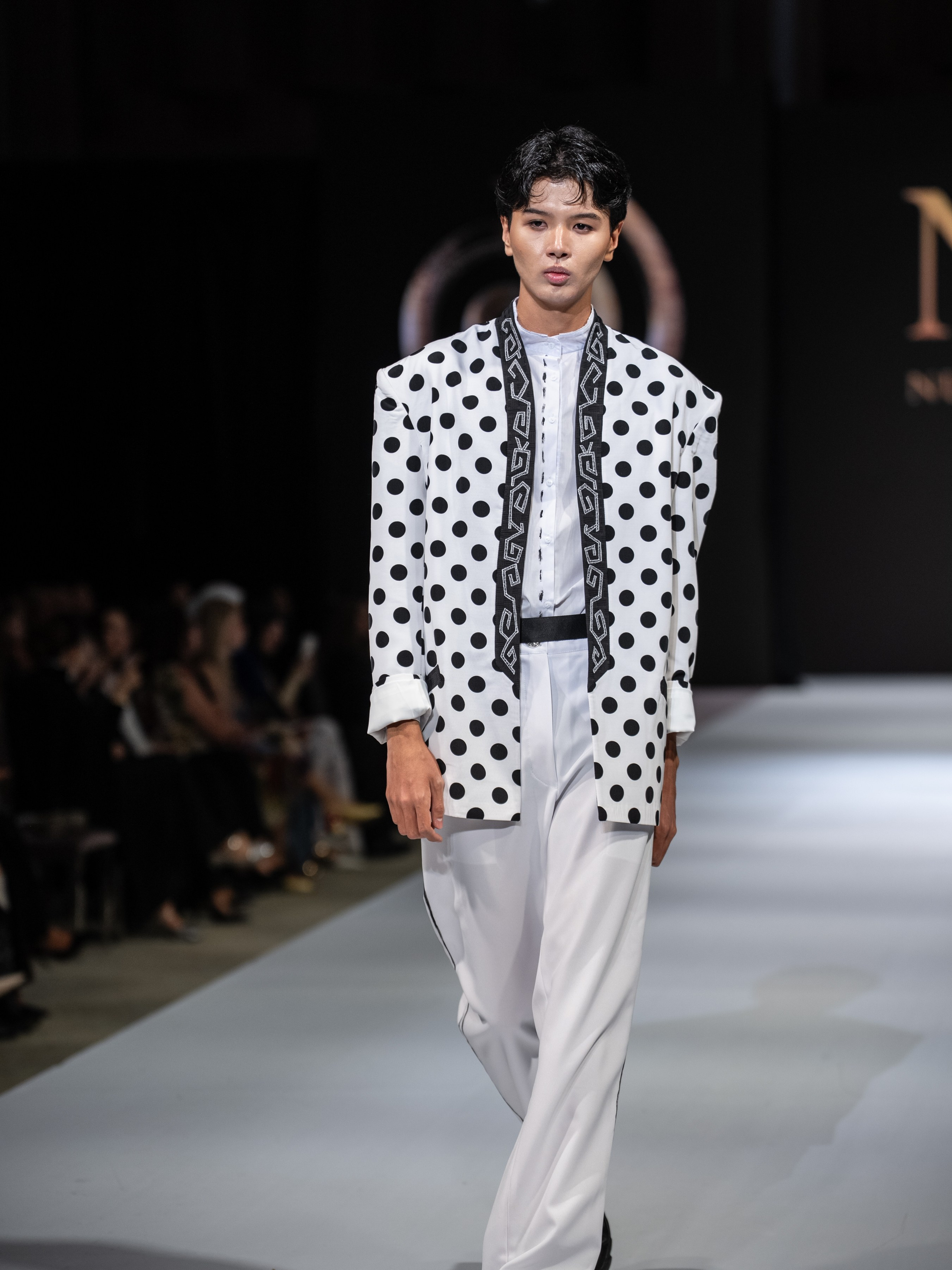 EURASIAN FASHION WEEK Nurasem. Сайт Алматинского НЮ АРТ, будуар и фэшн фотографа Дениса Карпенко