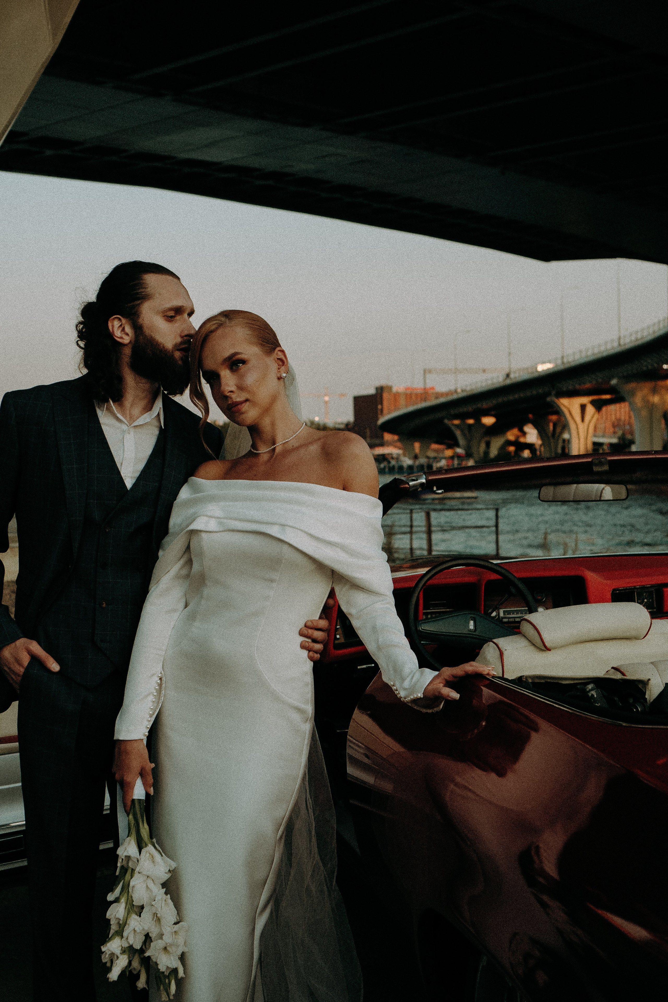 СВАДЕБНАЯ СЬЕМКА ВОЗЛЕ МСОТА БЕТАНКУРА НА КАБРИОЛЕТЕ. Профессиональный фотограф, Санкт-Петербург — Виктория Богомолова