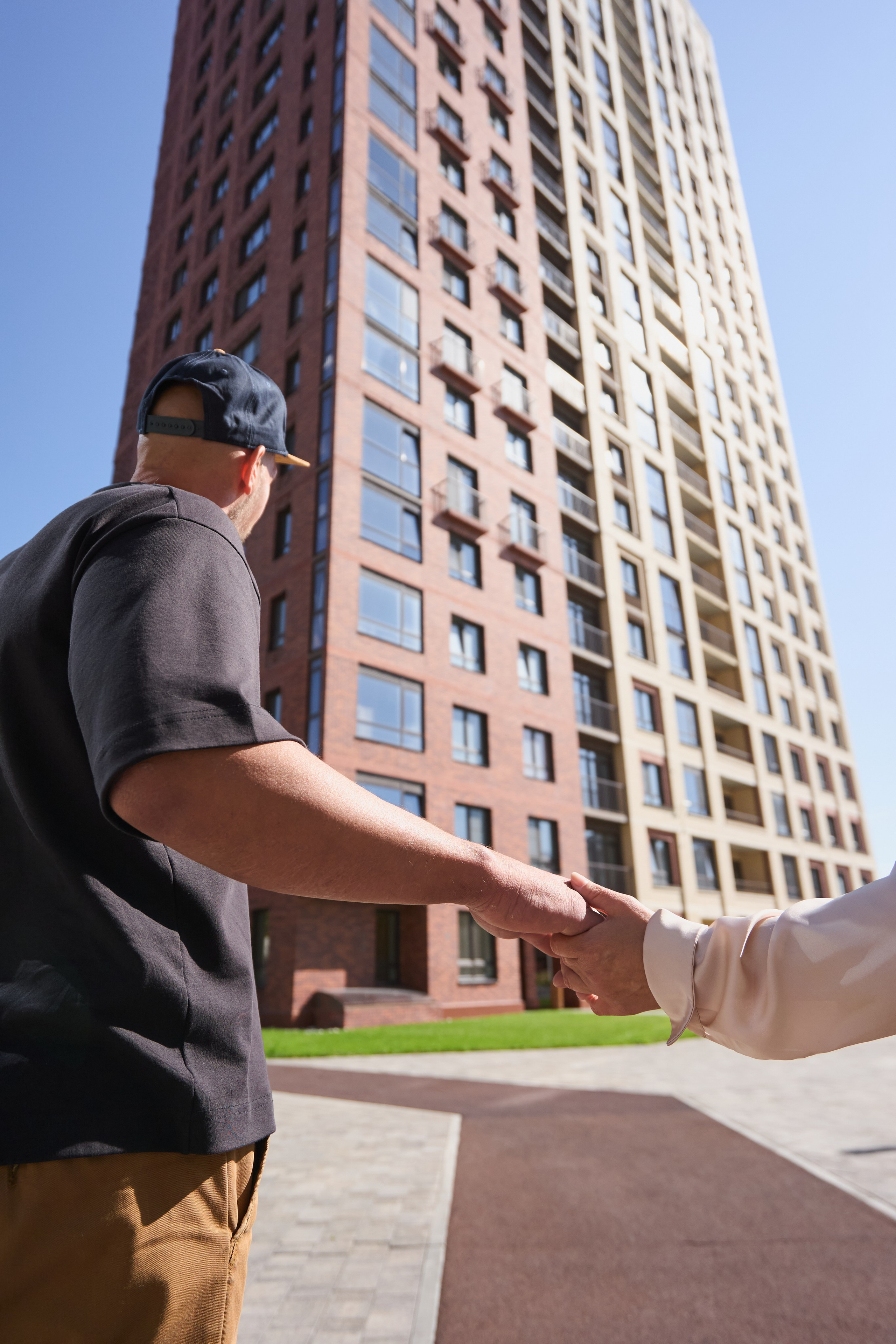 Семейная фотосессия в ЖК Академия для рекламы (Новосибирск). Репортажный и женский фотограф в Новосибирске