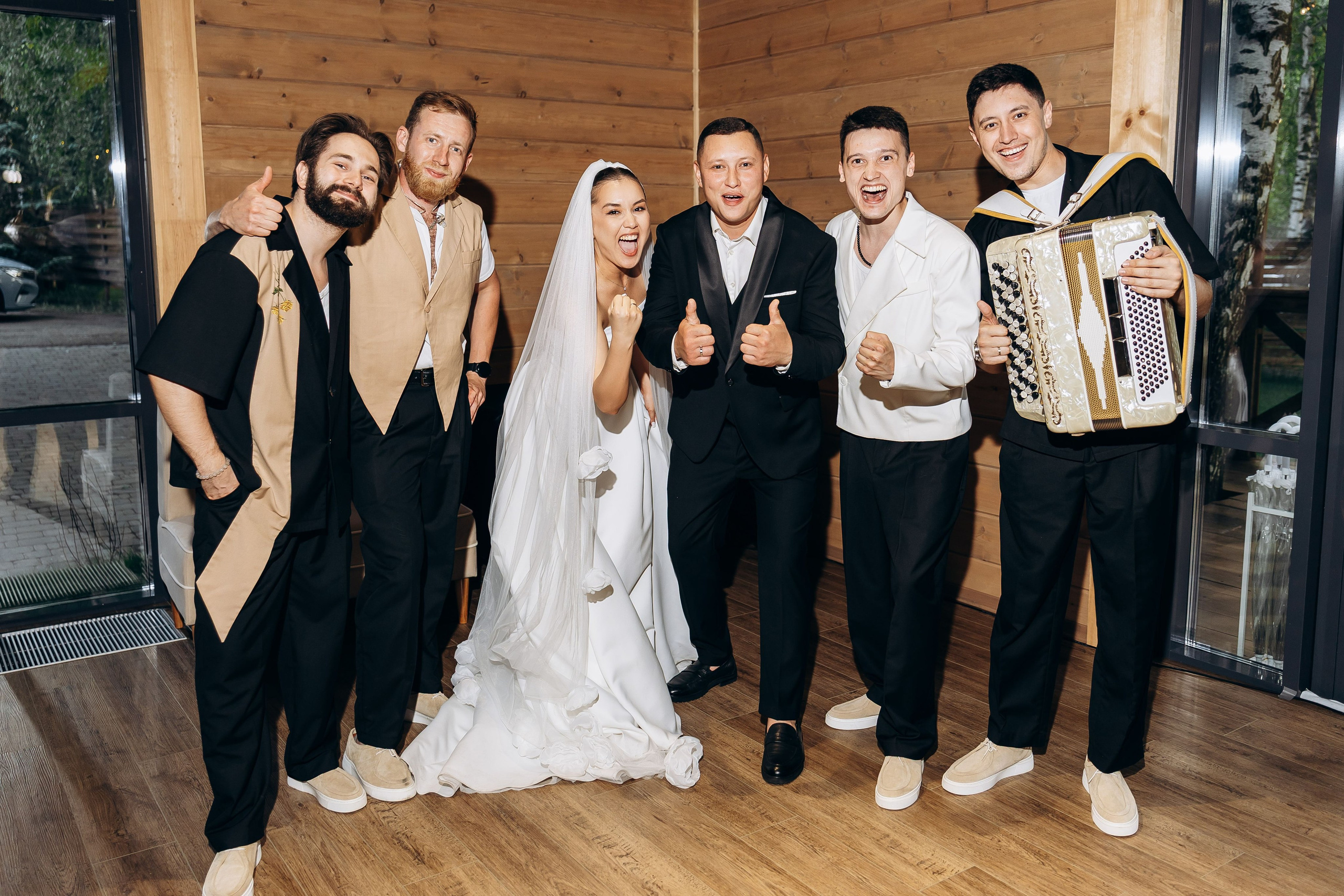 свадебный банкет в Казани.  Татарская кавер-группа MINGAZOV. Площадка Веранда Лес. Свадебный фотограф Казань