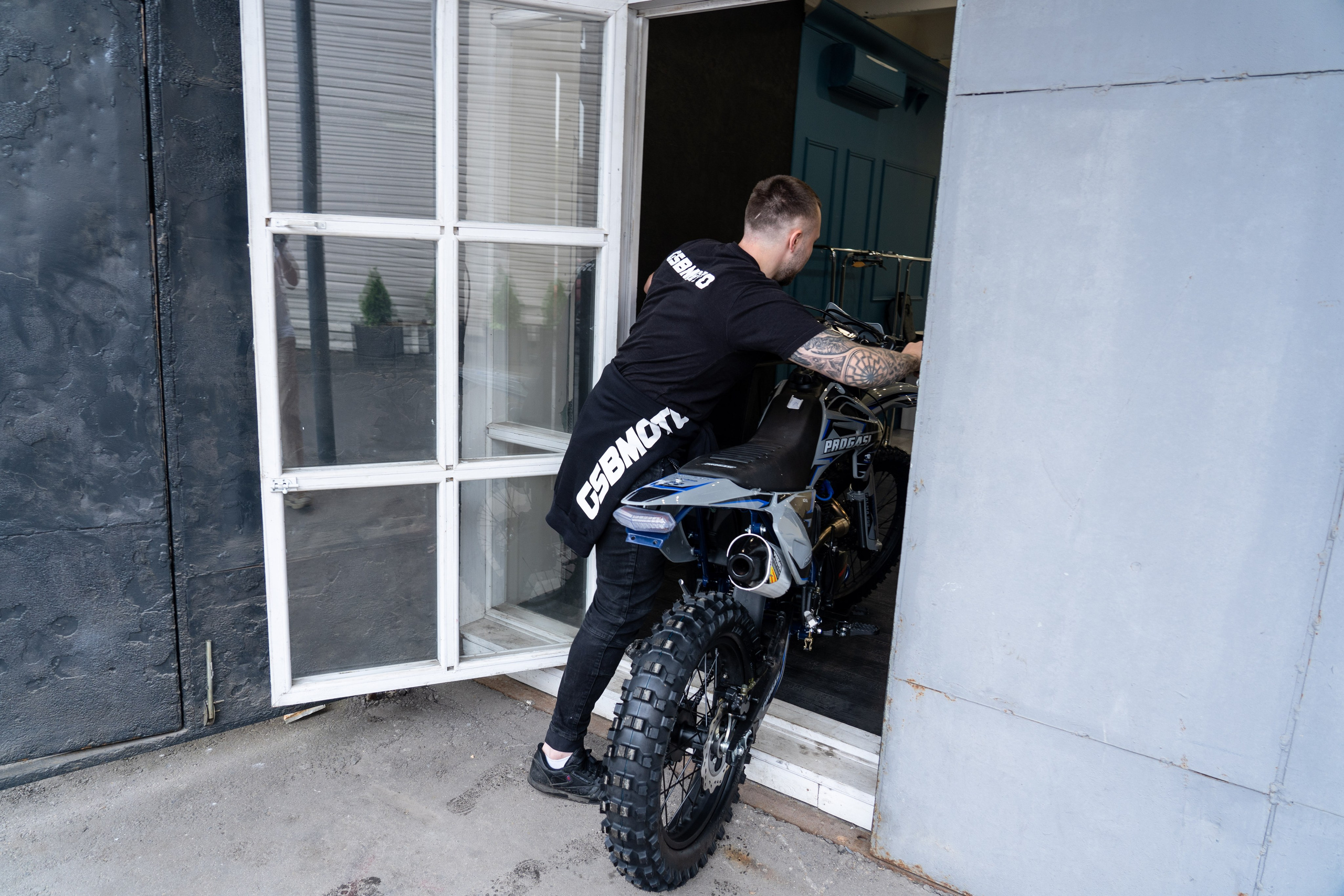 Фото для маркет плейсов. Каталожная и промышленная съемка в Москве Александр Плонский