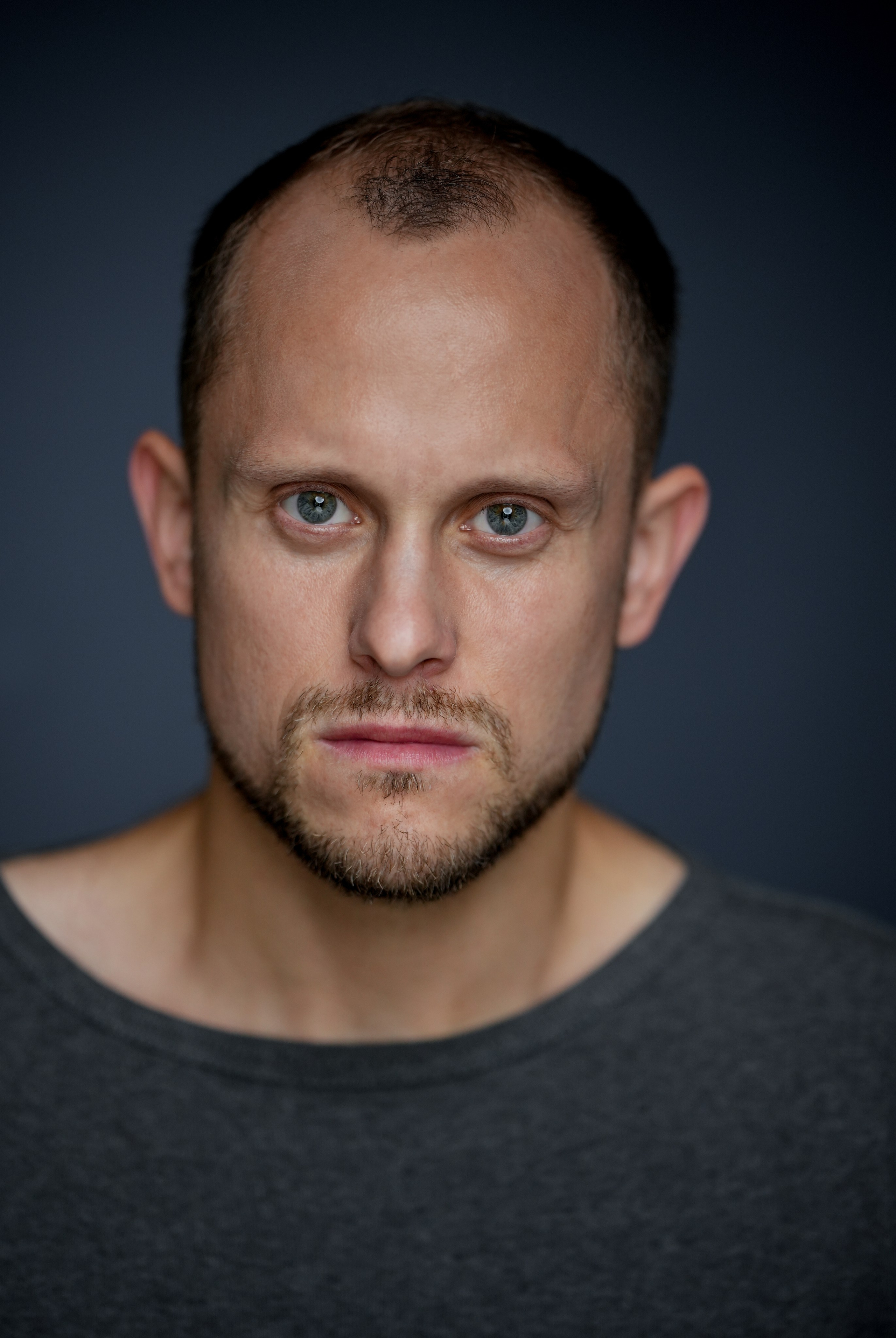 Актёр Роман Якимчук. Портретная съемка в Москве, студийный фотограф Игорь Фомин