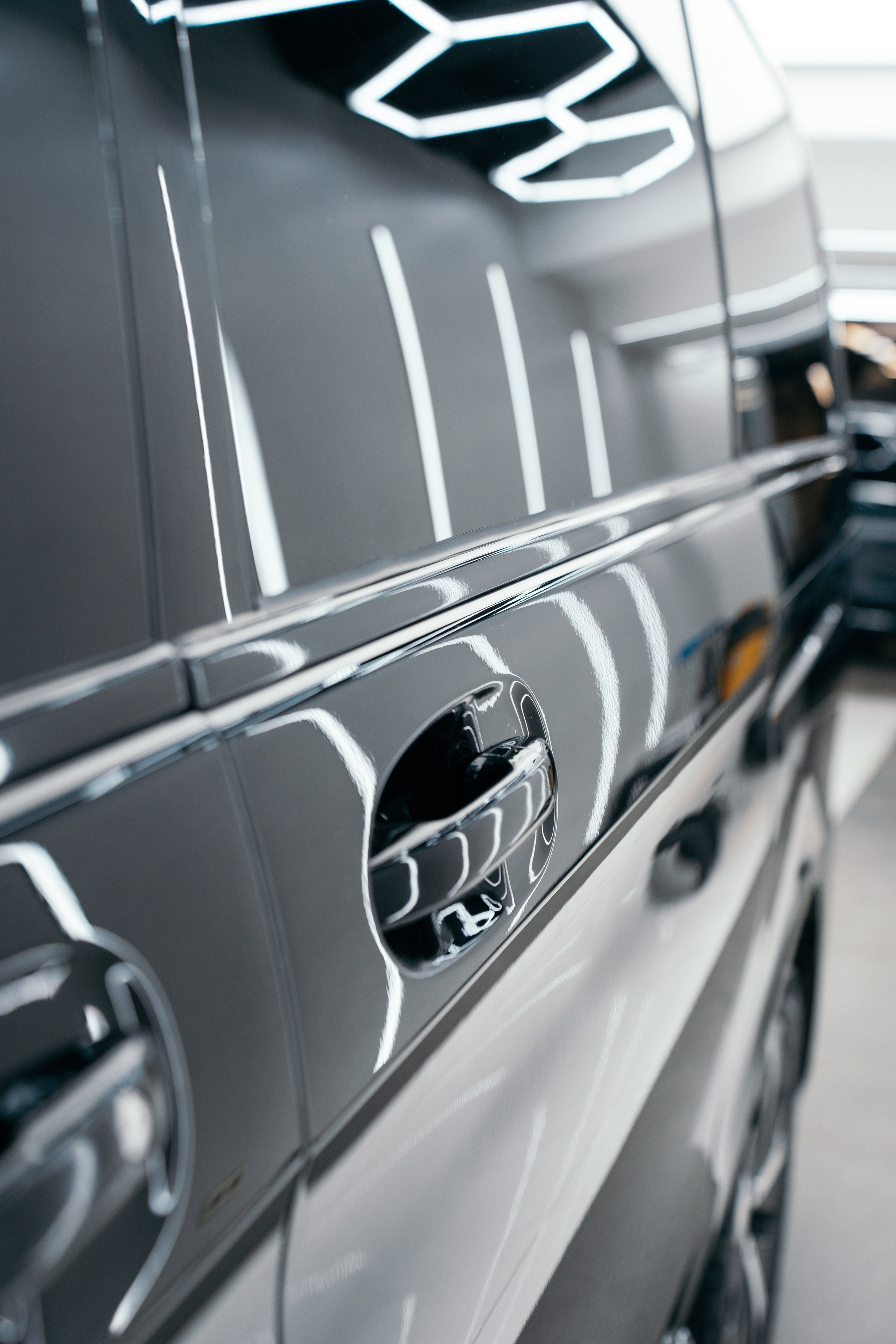 Triumph Car Services. Photographer based in moscow Peter Tchana