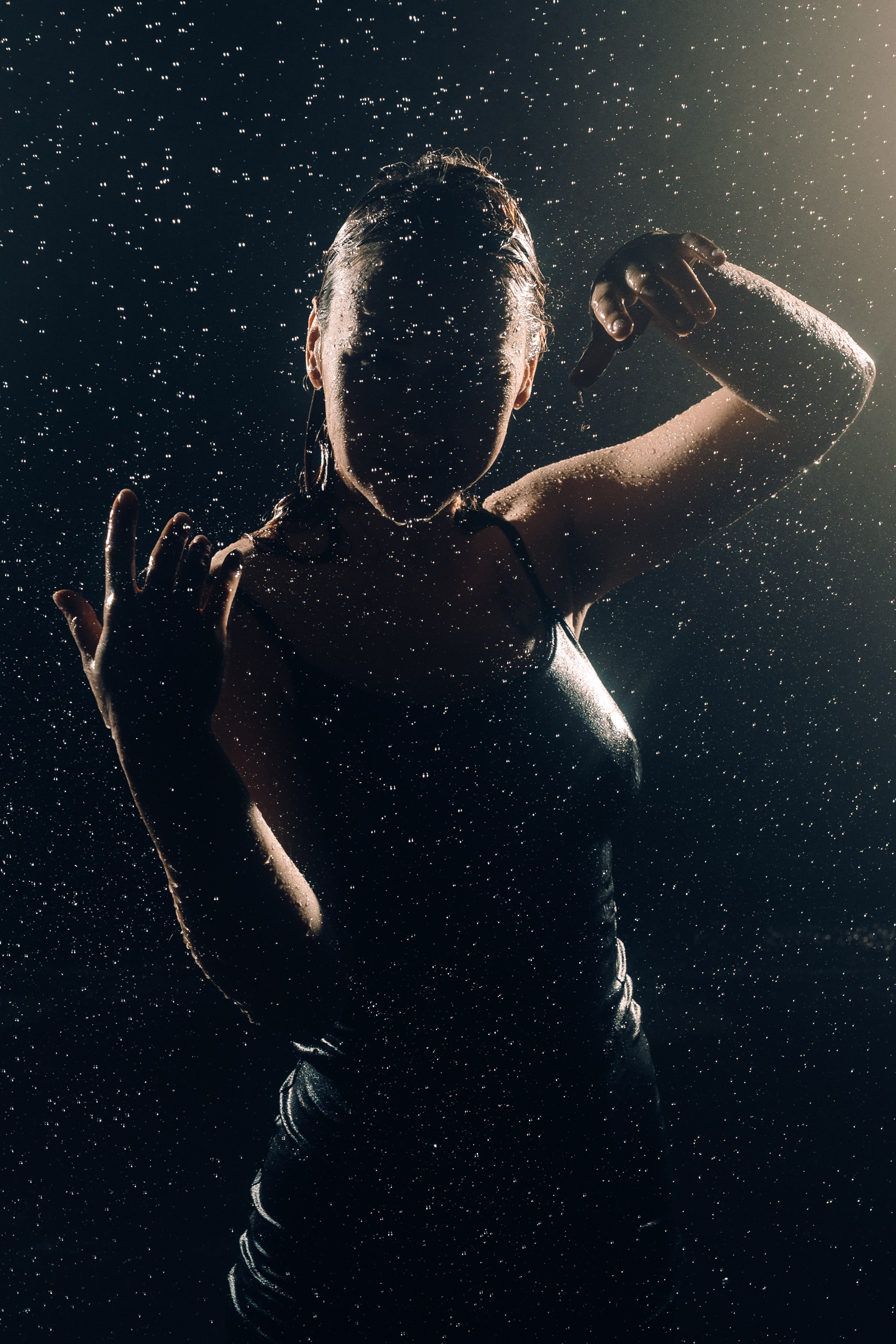 Съёмка в фотостудии с дождём. Фотоведьма Дарья Нечинская