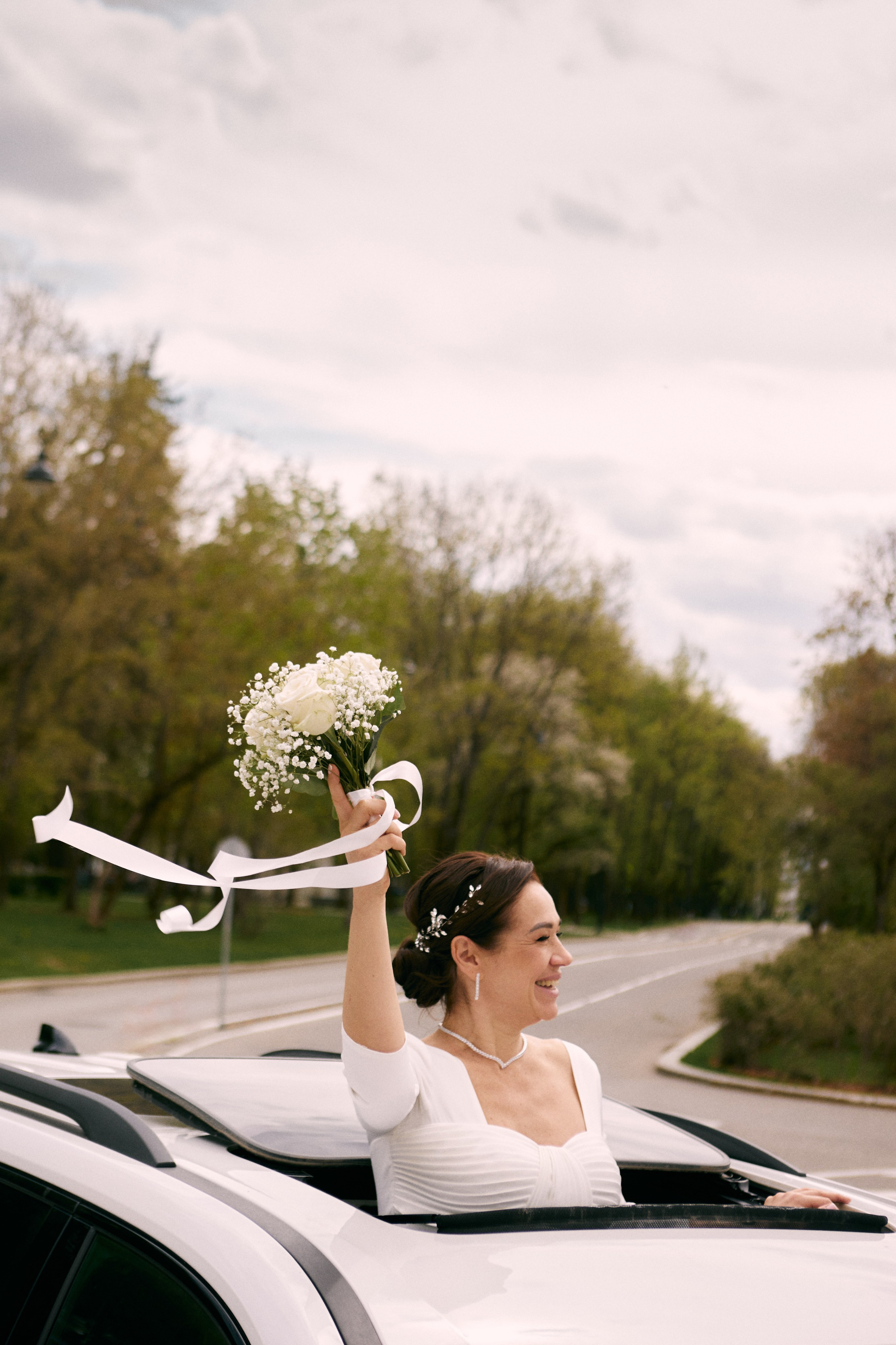 Фотограф Калагина Светлана - свадебная фотосессия невесты в машине