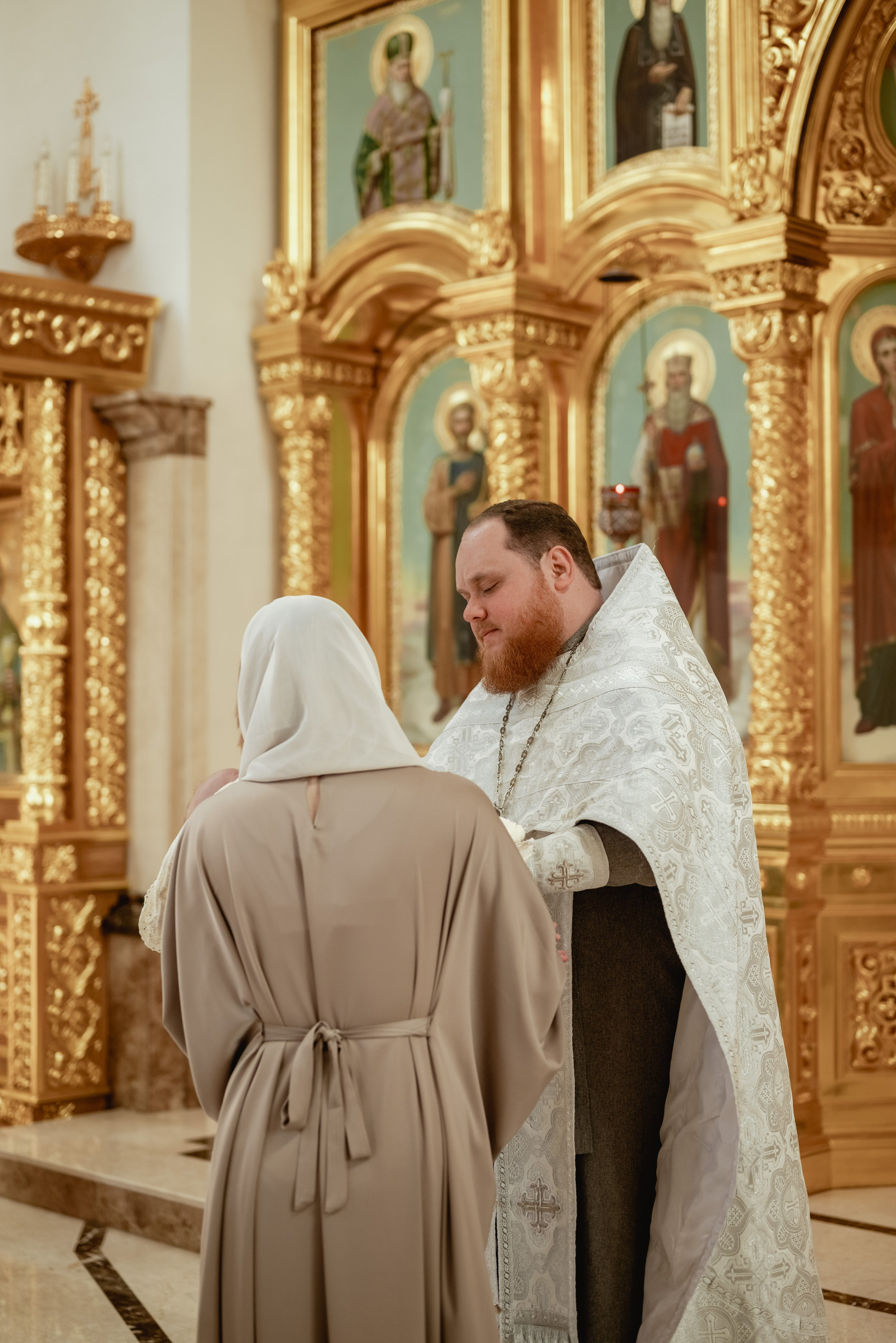 Крещение в храме Петра и Февронии. Юлия Басня семейный и свадебный фотограф в Донецке