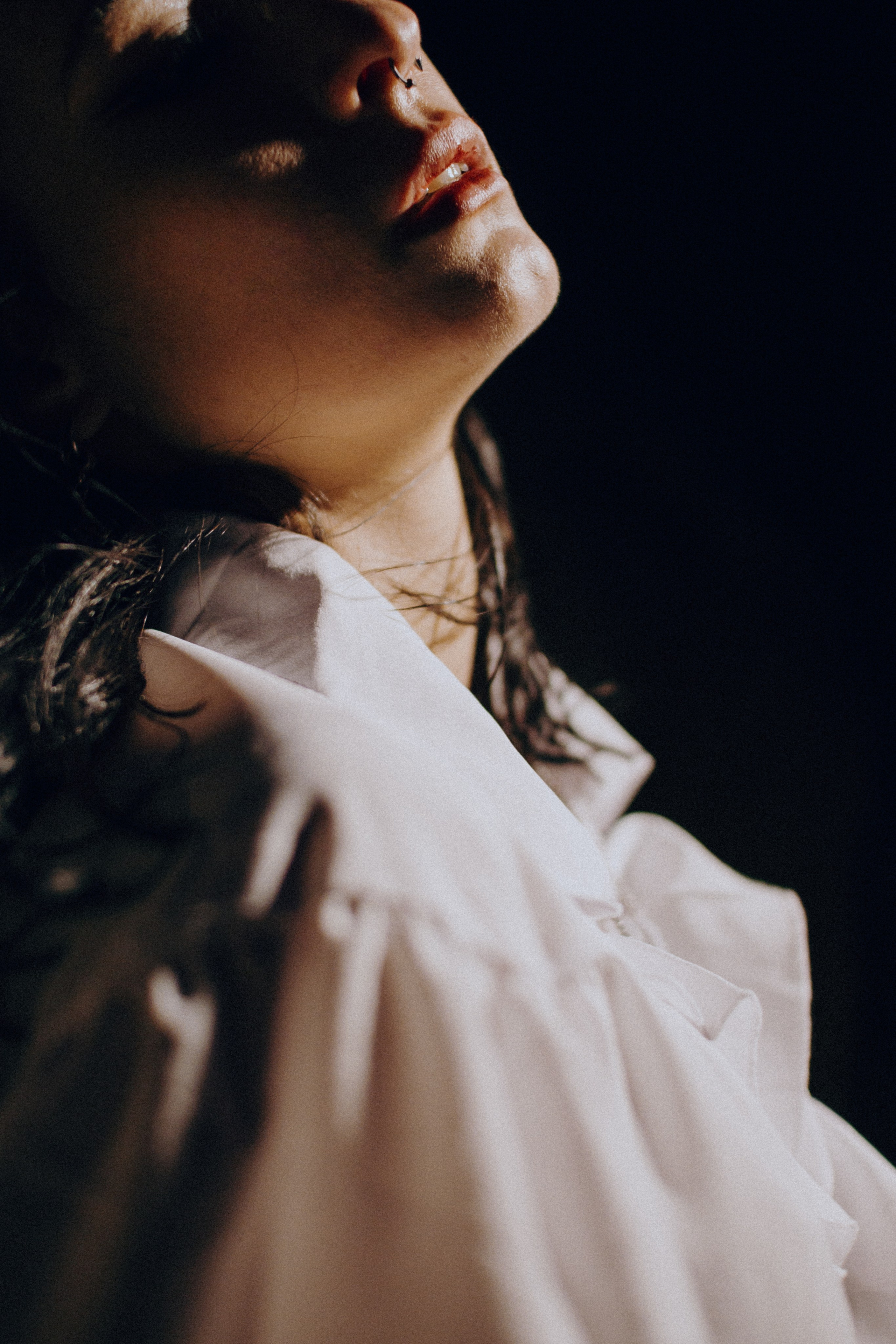 Съёмка у моря с оленьими рогами