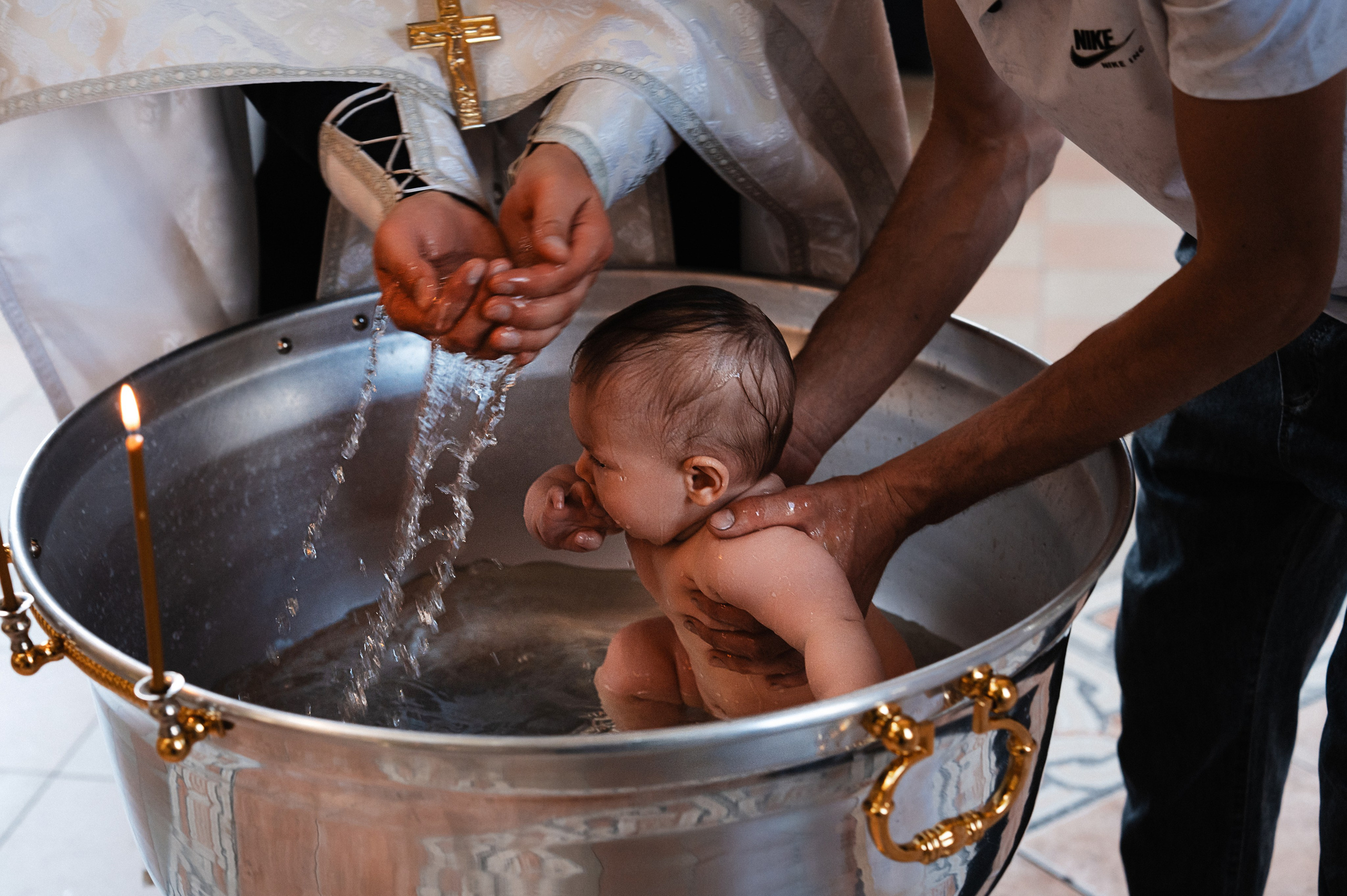Таинство Крещения Дарьи (Храм Преполовения Пятидесятницы). Фотограф Ярута Оксана / Ростов-на-Дону