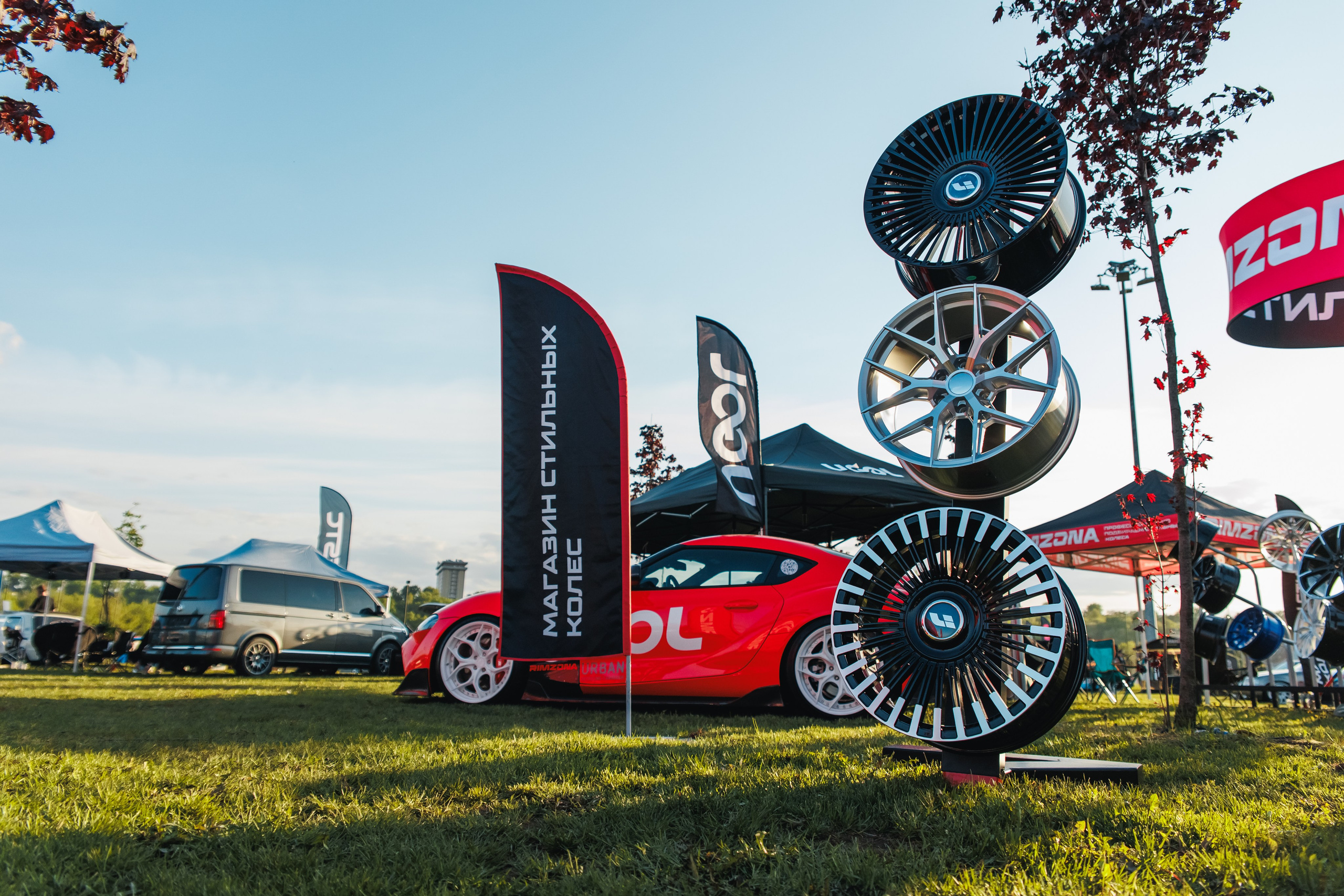 Выставка и дрифт машин. Репортажный фотограф. Москва. Алина Ланская