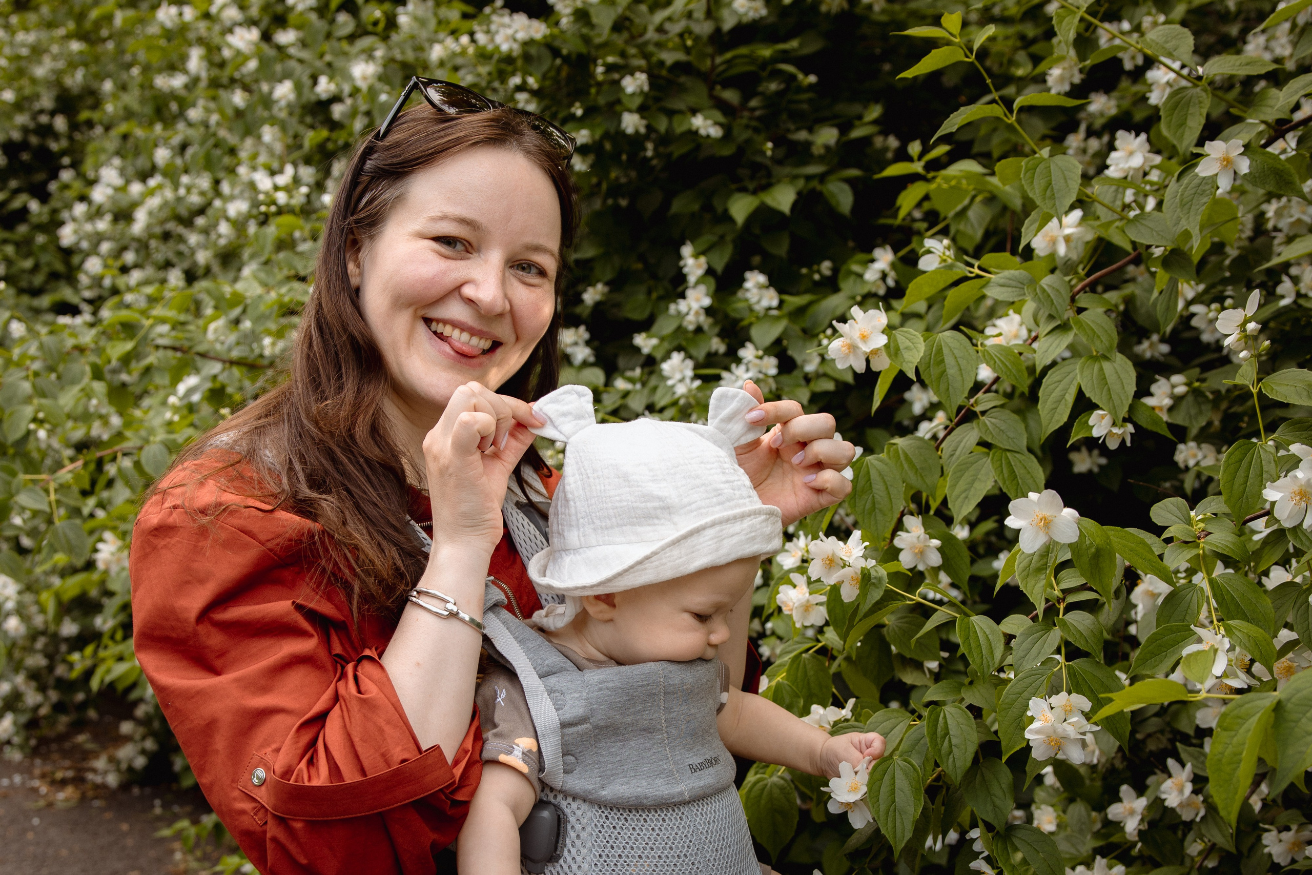 Настя с сыном у Alma-Mater. Ваш семейный newborn и lifestyle фотограф в СПБ Наталья Журавлева