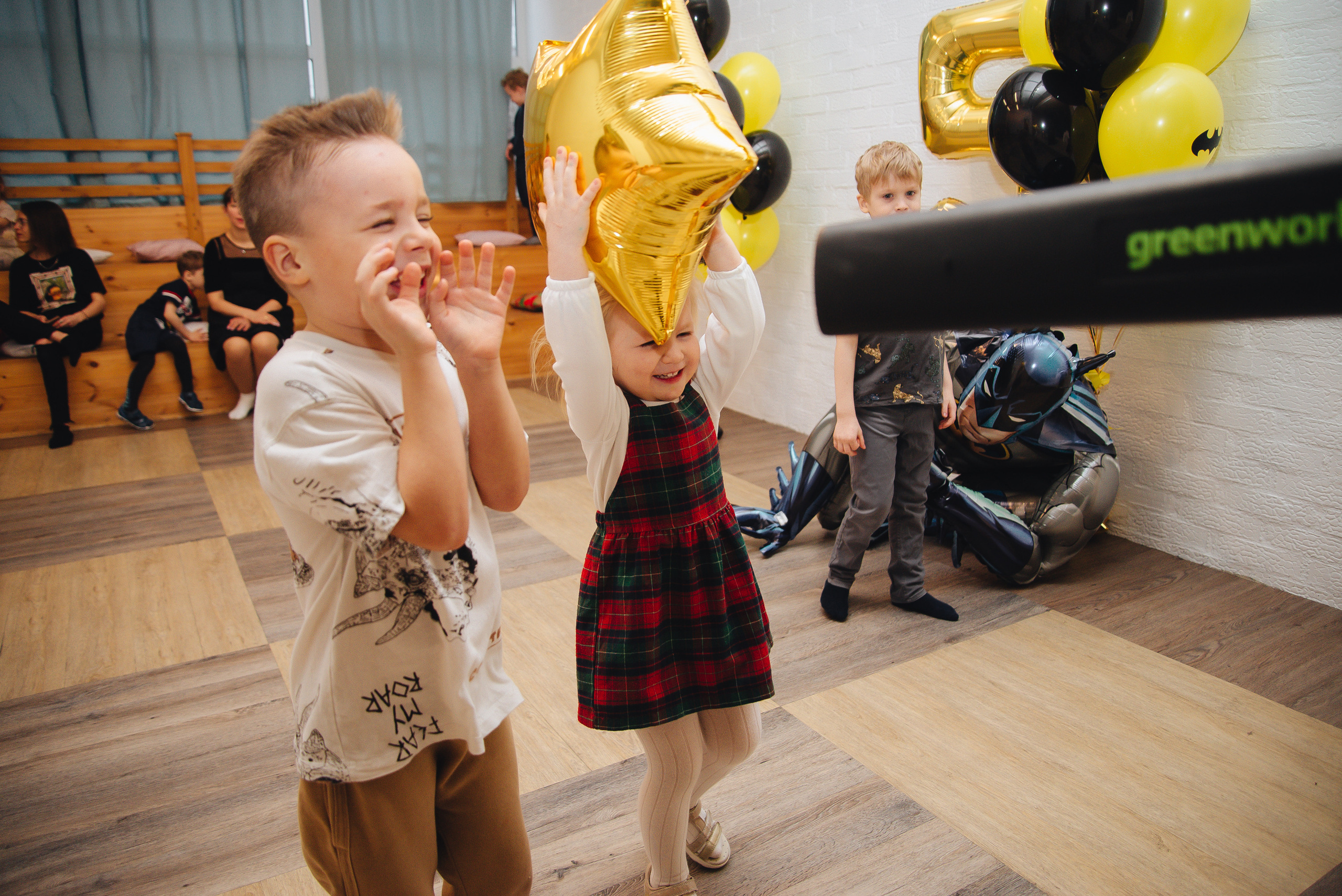 Kids celebrating. Фотограф Прага | Photographer Prague| Фотограф в Праге Яра Куркус