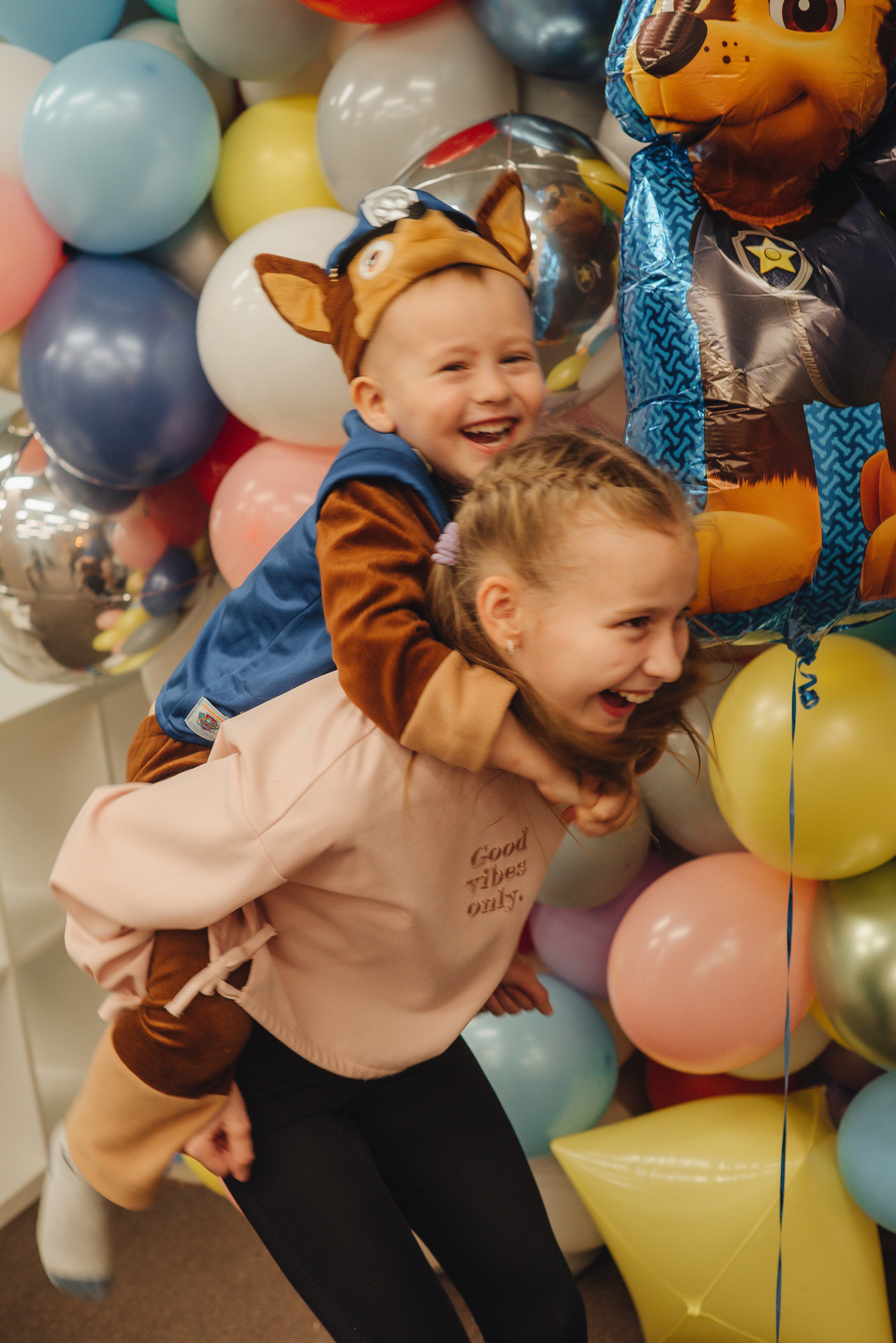 Kids celebrating. Фотограф Прага | Photographer Prague| Фотограф в Праге Яра Куркус