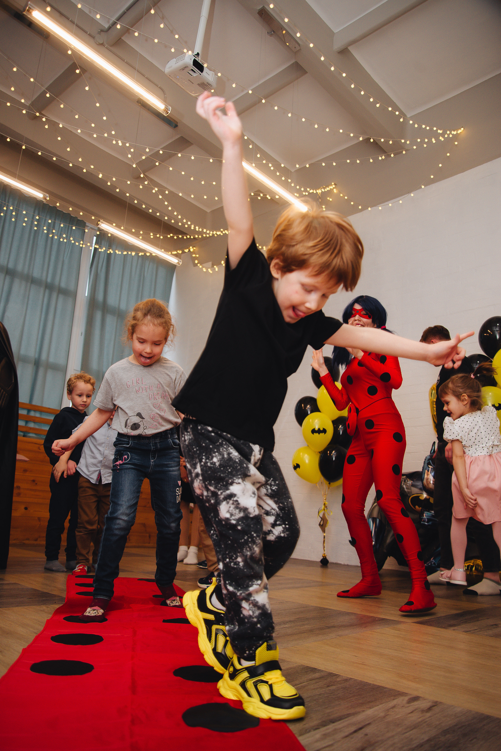 Kids celebrating. Фотограф Прага | Photographer Prague| Фотограф в Праге Яра Куркус