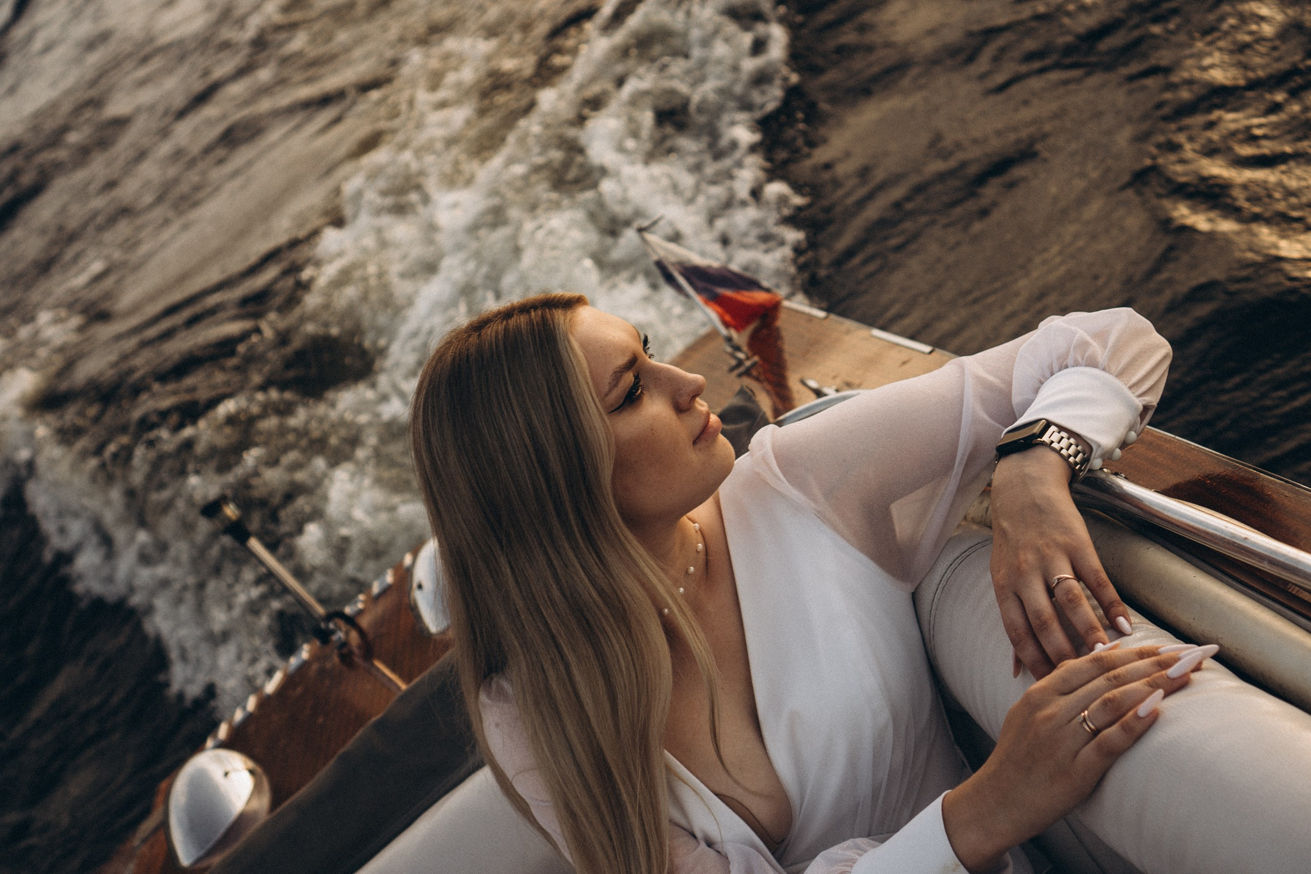 СВАДЕНБНАЯ СЬЕМКА НА КАТЕРЕ ПО КАНАЛАМ САНКТ-ПЕТЕРБУРГА И В АКВАТОРИИ НЕВЫ. Профессиональный фотограф, Санкт-Петербург — Виктория Богомолова