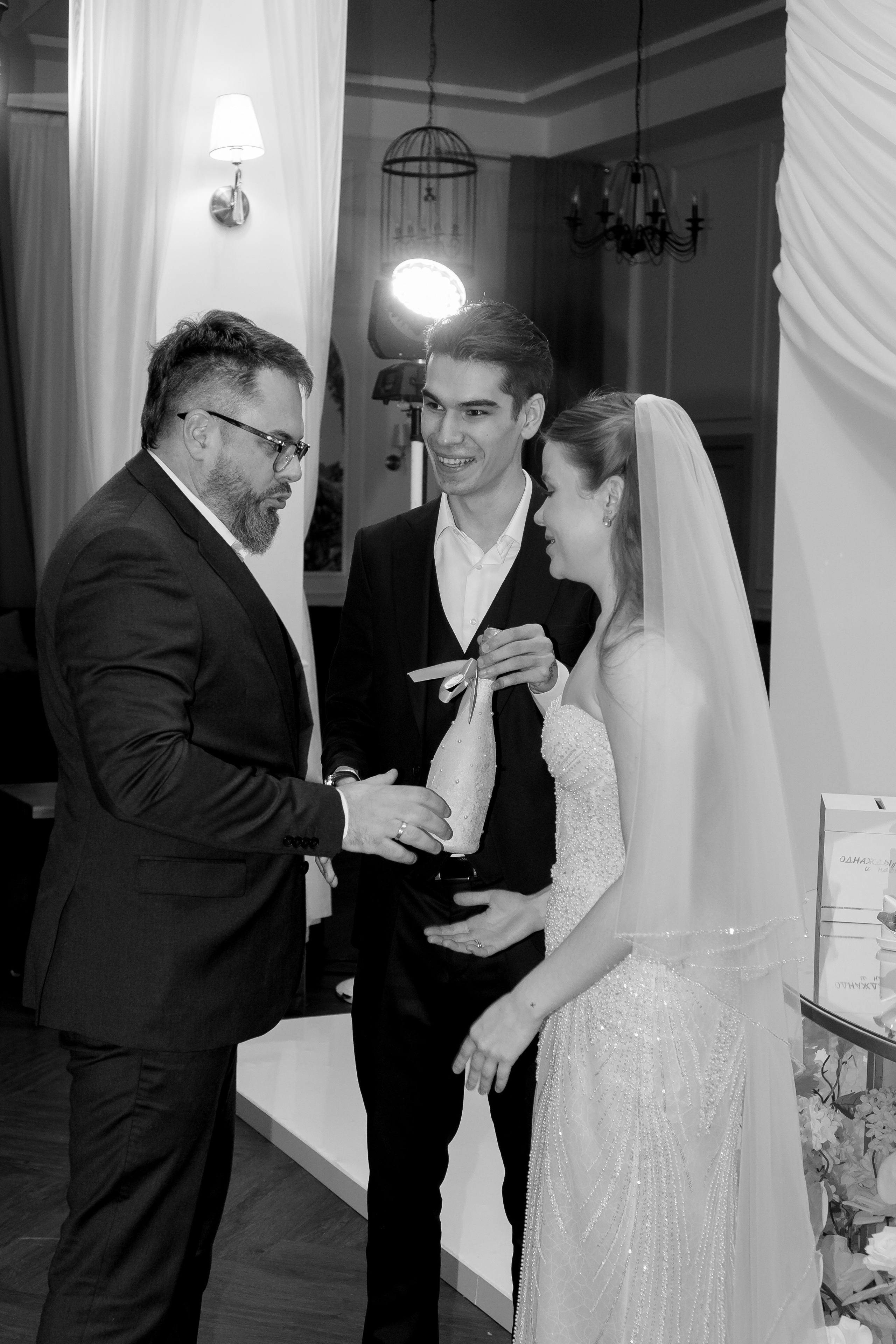 СВАДЕБНАЯ СЬЕМКА СБОРОВ В ОТЕЛЕ И ВЫЕЗД НА ЦЕРЕМОНИЮ (СНЯТО В СИБИРЕ В НИЖНЕВАРТОВСКЕ). Профессиональный фотограф, Санкт-Петербург — Виктория Богомолова