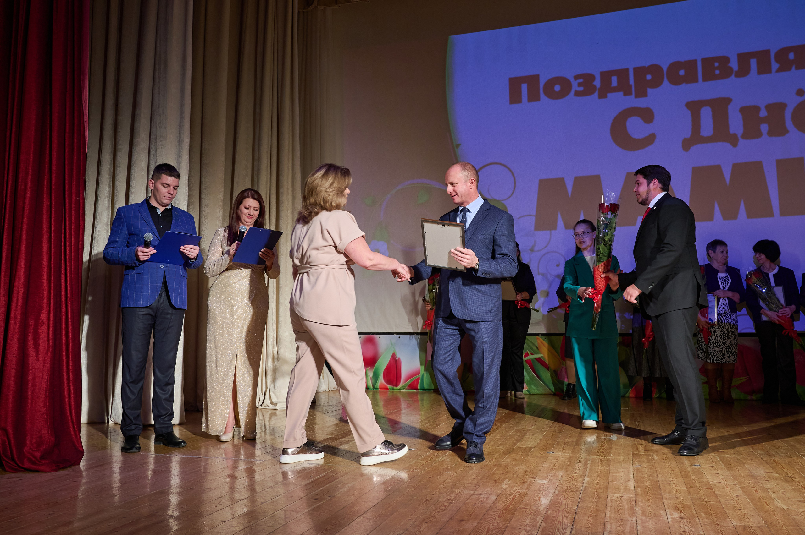 День матери. Кабардинка. Жизнь курорта Кабардинка в фотографиях