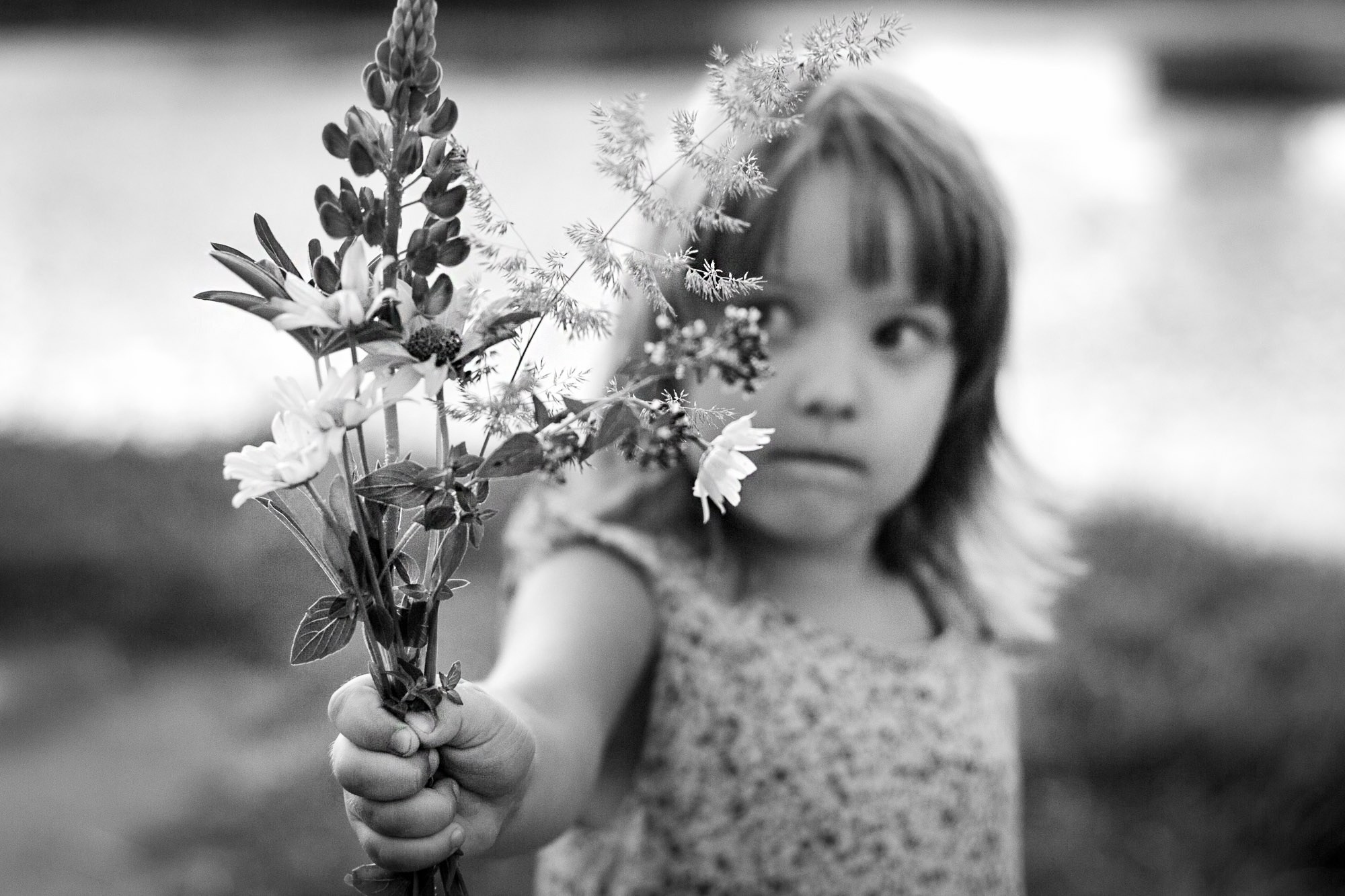 Маленькая жительница Швеции в гостях у бабушки. SaGaFOTO.ru