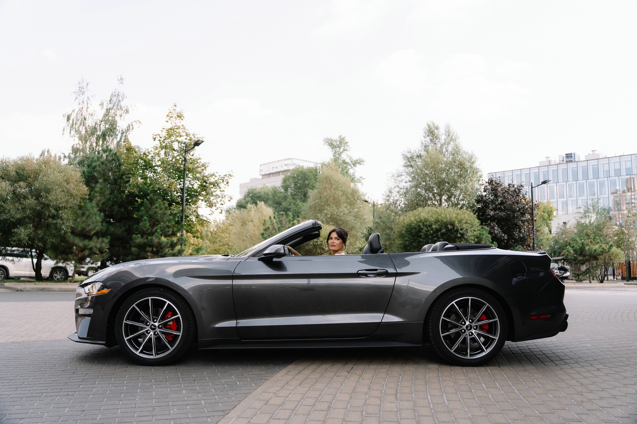 Свадебная фотосессия с кабриолетом. Свадебный и семейный фотограф в Москве Светлана Зоткина