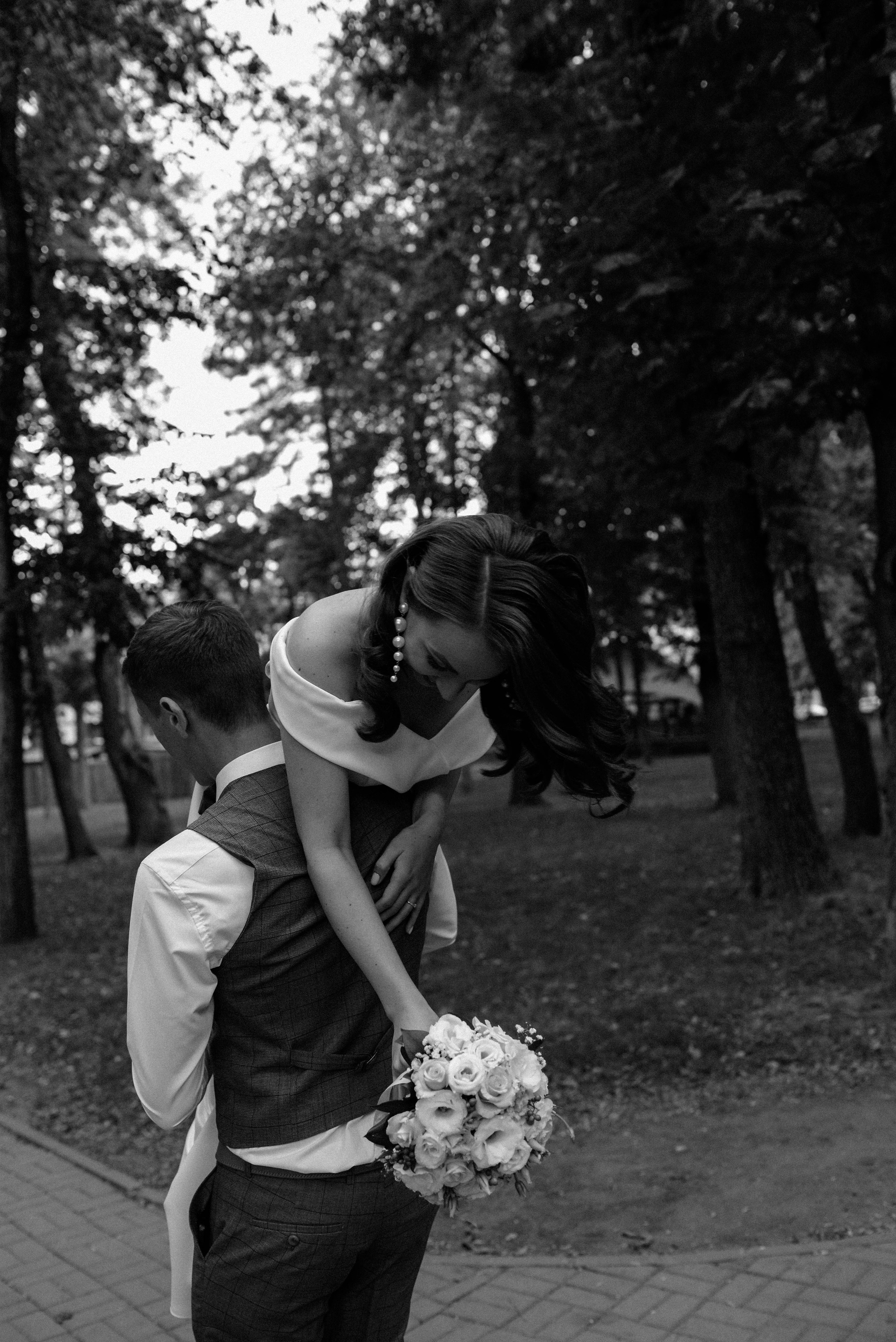 Свадебная прогулка по городу. Фотограф Ярута Оксана / Ростов-на-Дону