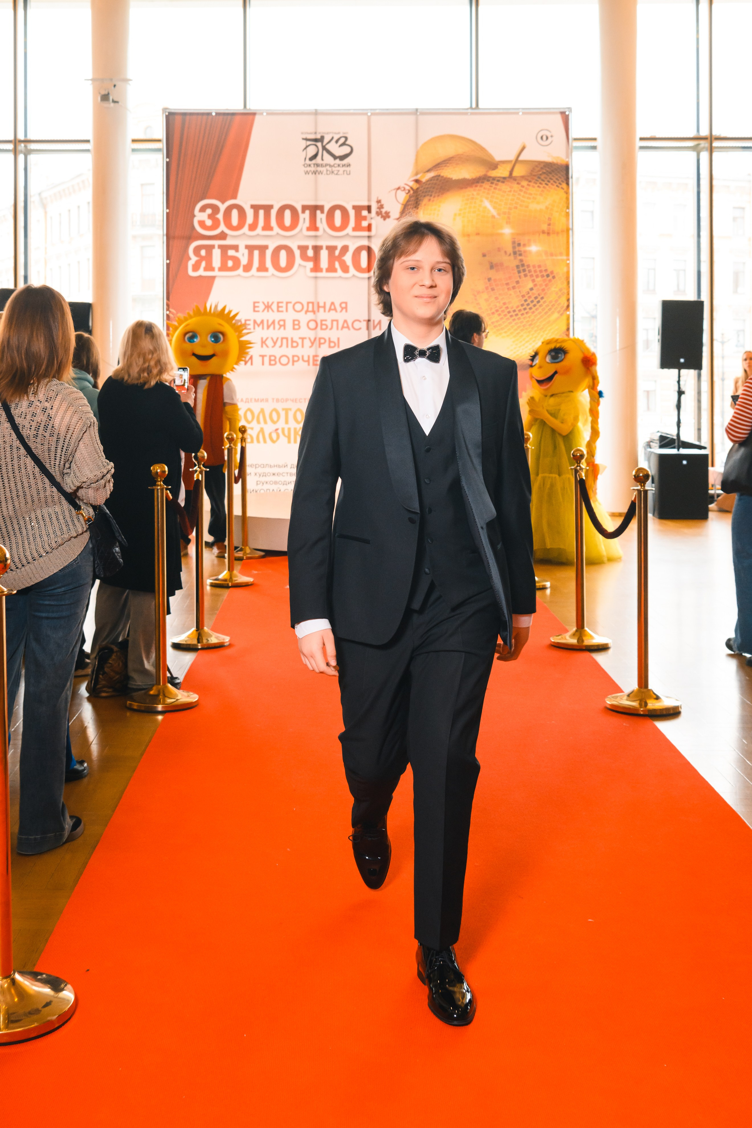 23 апреля, красная дорожка, БКЗ Октябрьский, г. Санкт-Петербург. Золотое яблочко