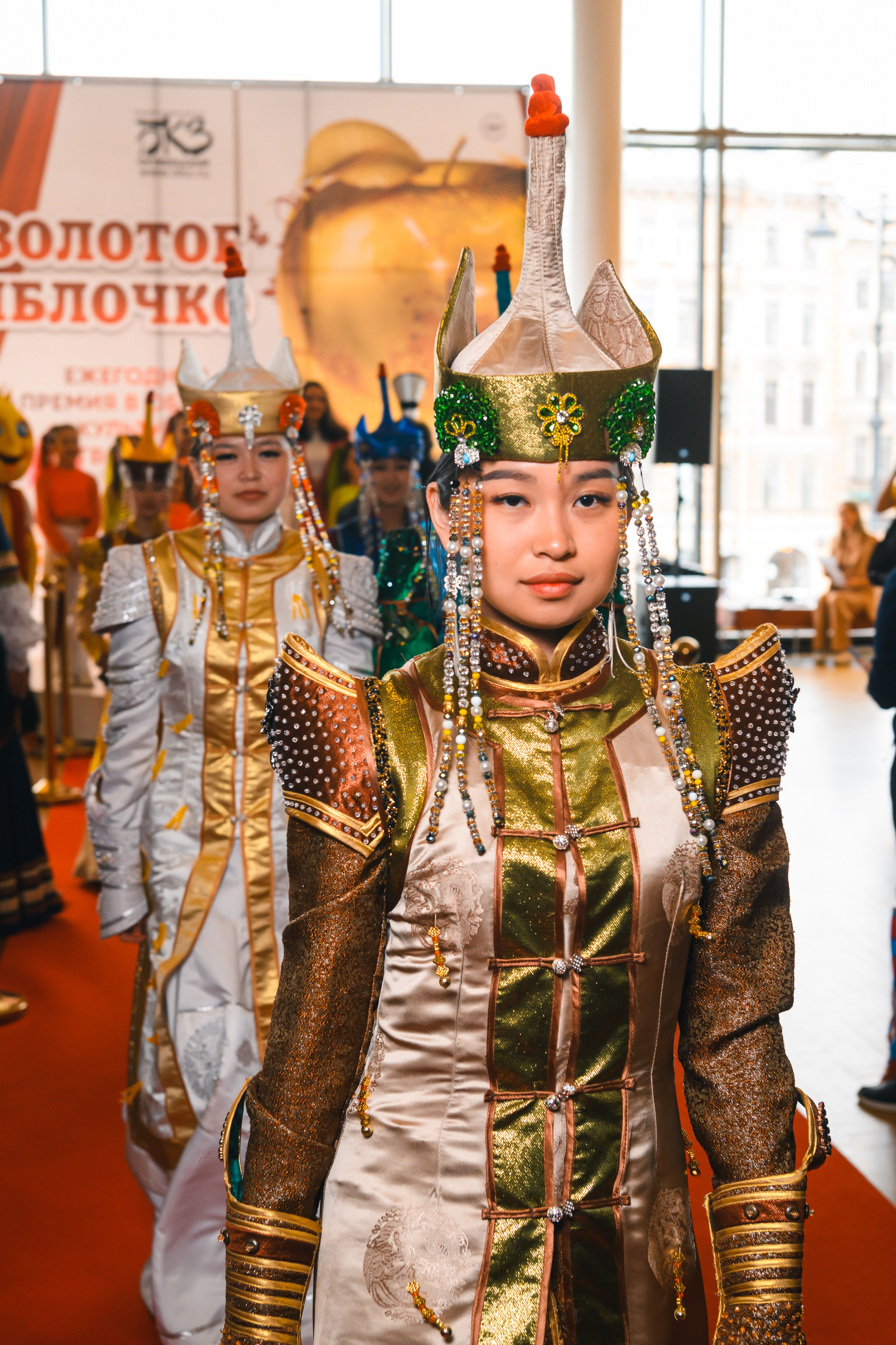 23 апреля, красная дорожка, БКЗ Октябрьский, г. Санкт-Петербург. Золотое яблочко