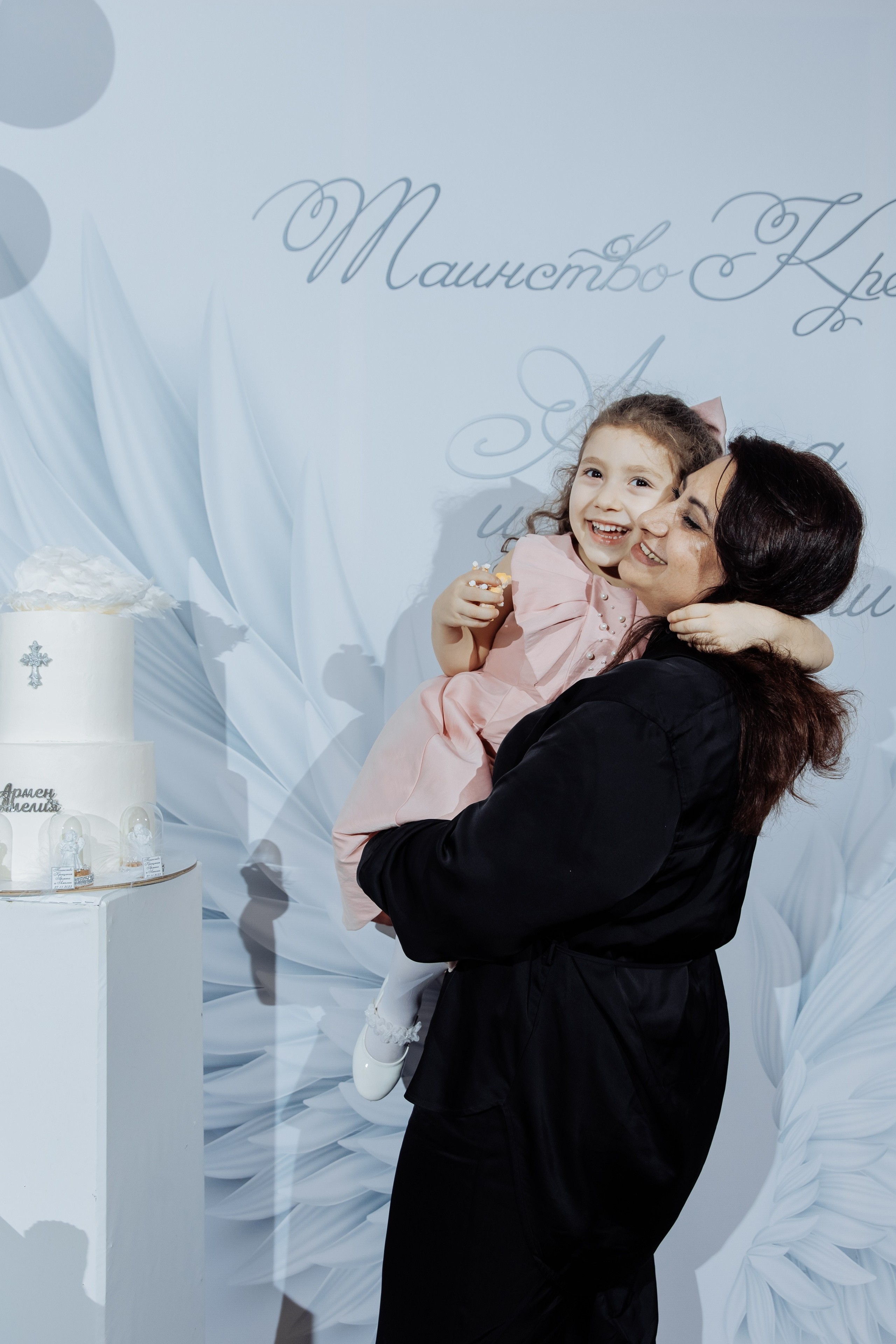 Крестины и день рождения. Семейный фотограф на крещение и венчание