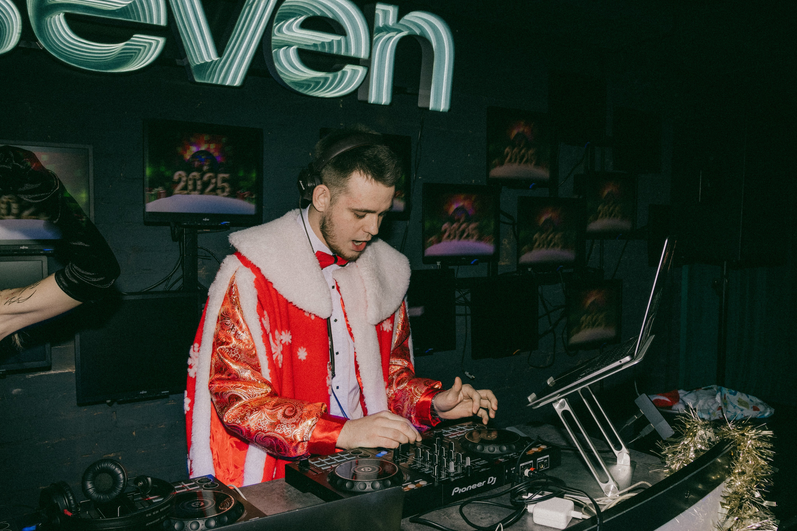 SEVEN bar — New Year