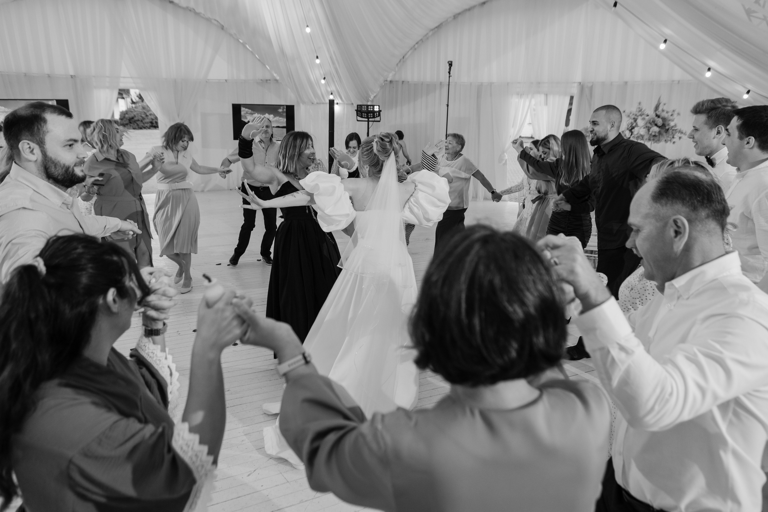 Павел и Ангелина. Видеосъемка и фотосъемка свадеб. Фотограф и оператор на свадьбу. Видеосъемка подкастов, собственная видео-фотостудии. Предметная фотосъемка