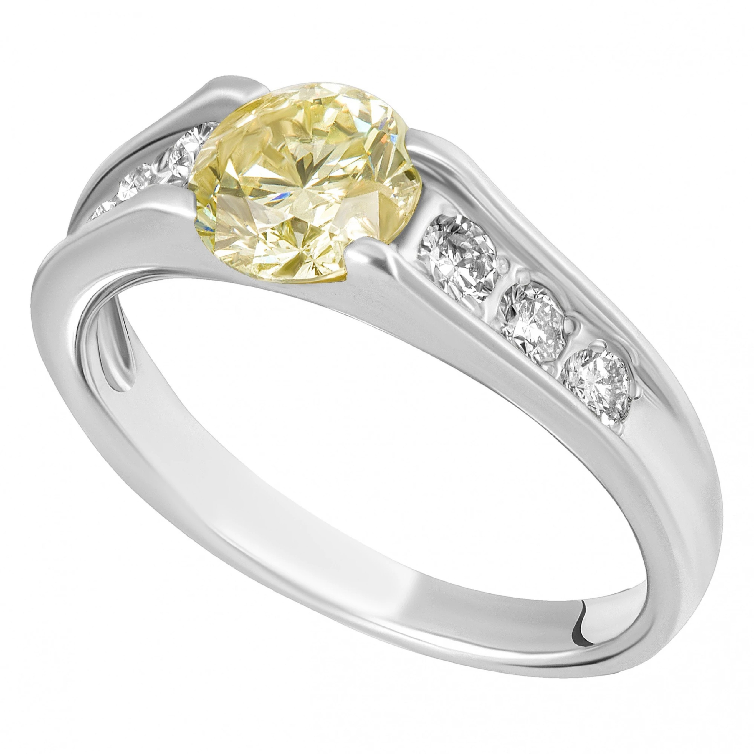 Ювелирные изделия. Видеосъемка и фотосъемка свадеб. Фотограф и оператор на свадьбу. Видеосъемка подкастов, собственная видео-фотостудии. Предметная фотосъемка