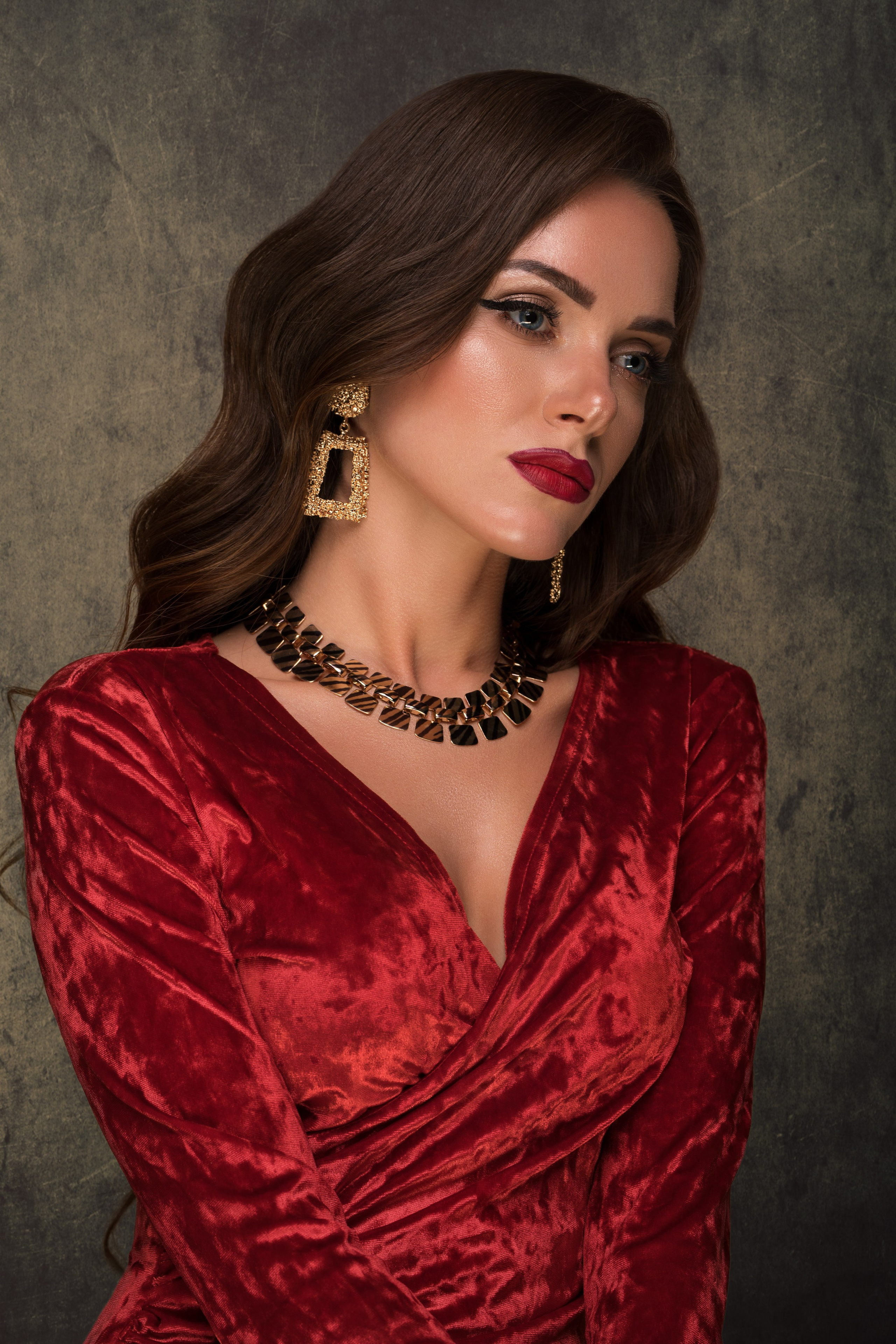 Студийная съемка с Екатериной в красном платье для «себя»