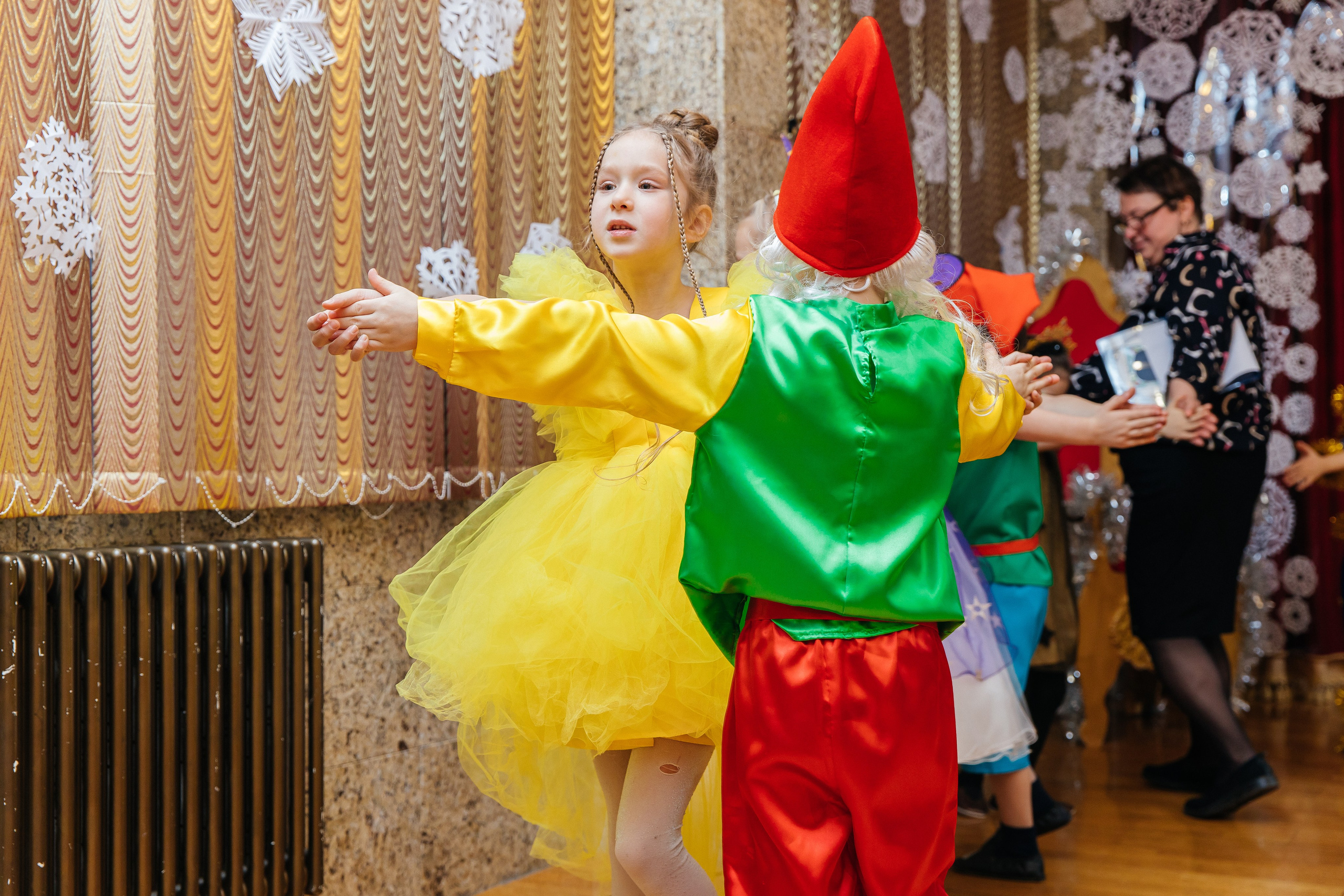 Детский сад № 93 — Утренник (27.12.2024). Свадебный и семейный фотограф Крамар Наталья