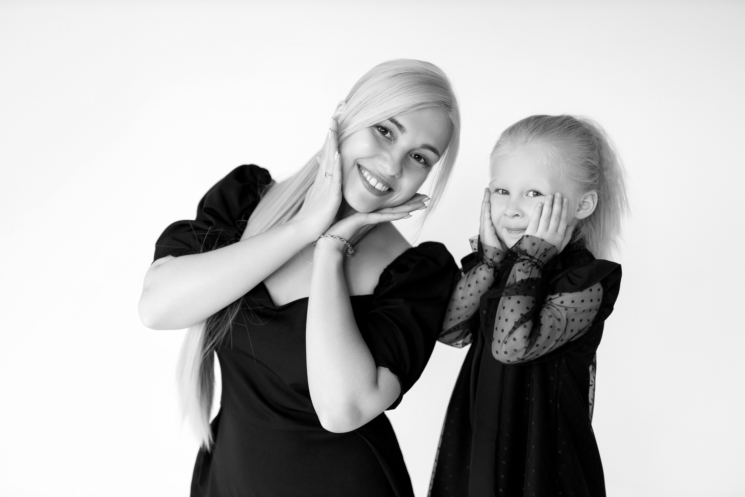 Семейная фотосессия монохром. Свадебный и семейный фотограф в Алматы Алексей Балышев