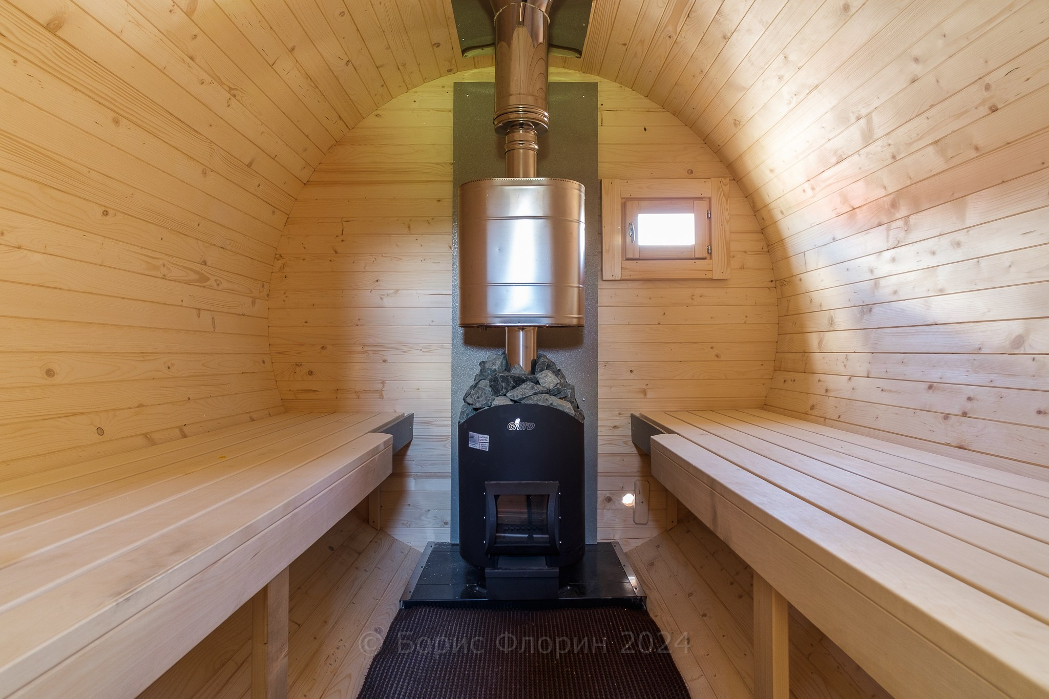 Фото деревянной бани-бочки  внутри, что в нутри бани