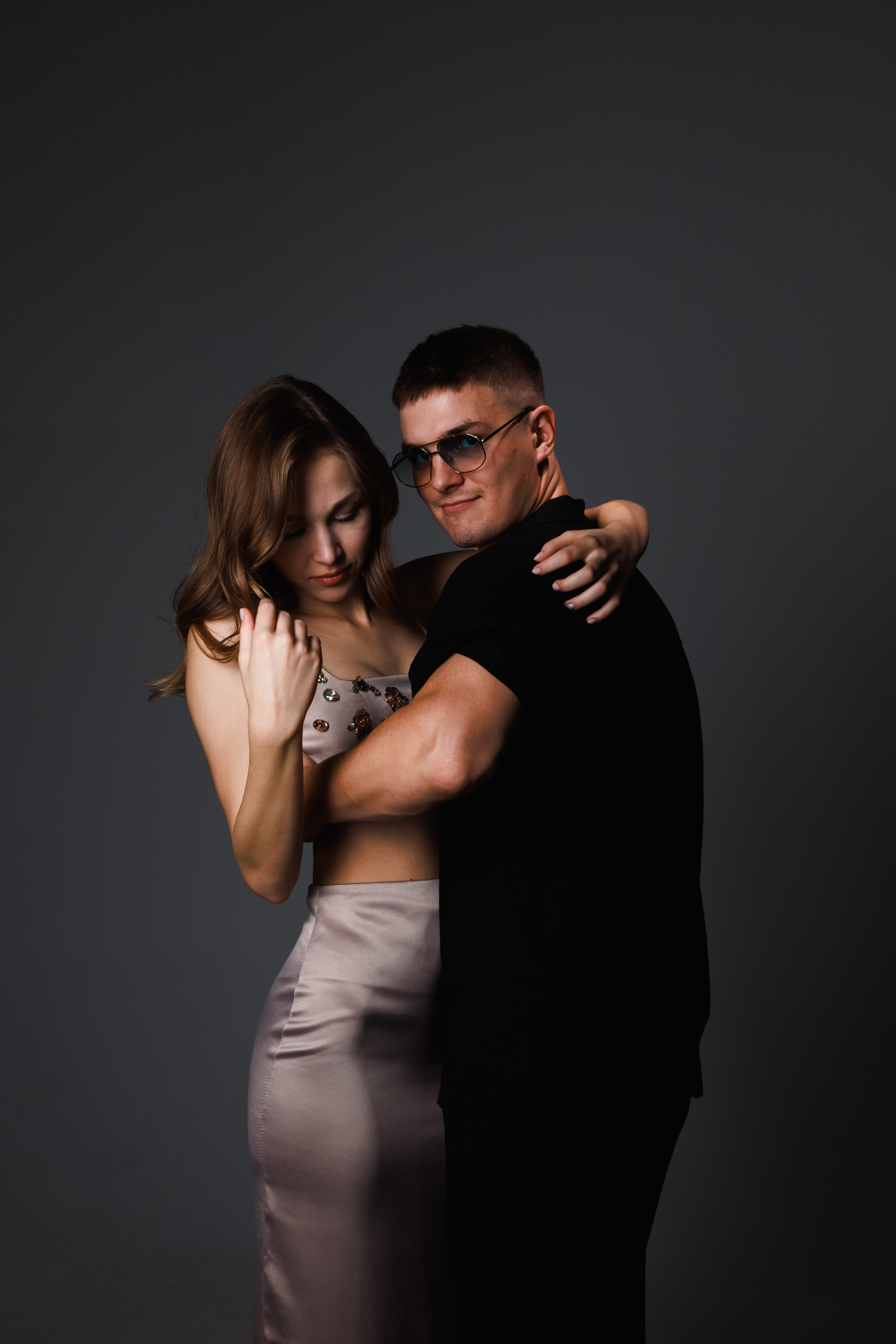 L = love. Фотограф Максим Капырин