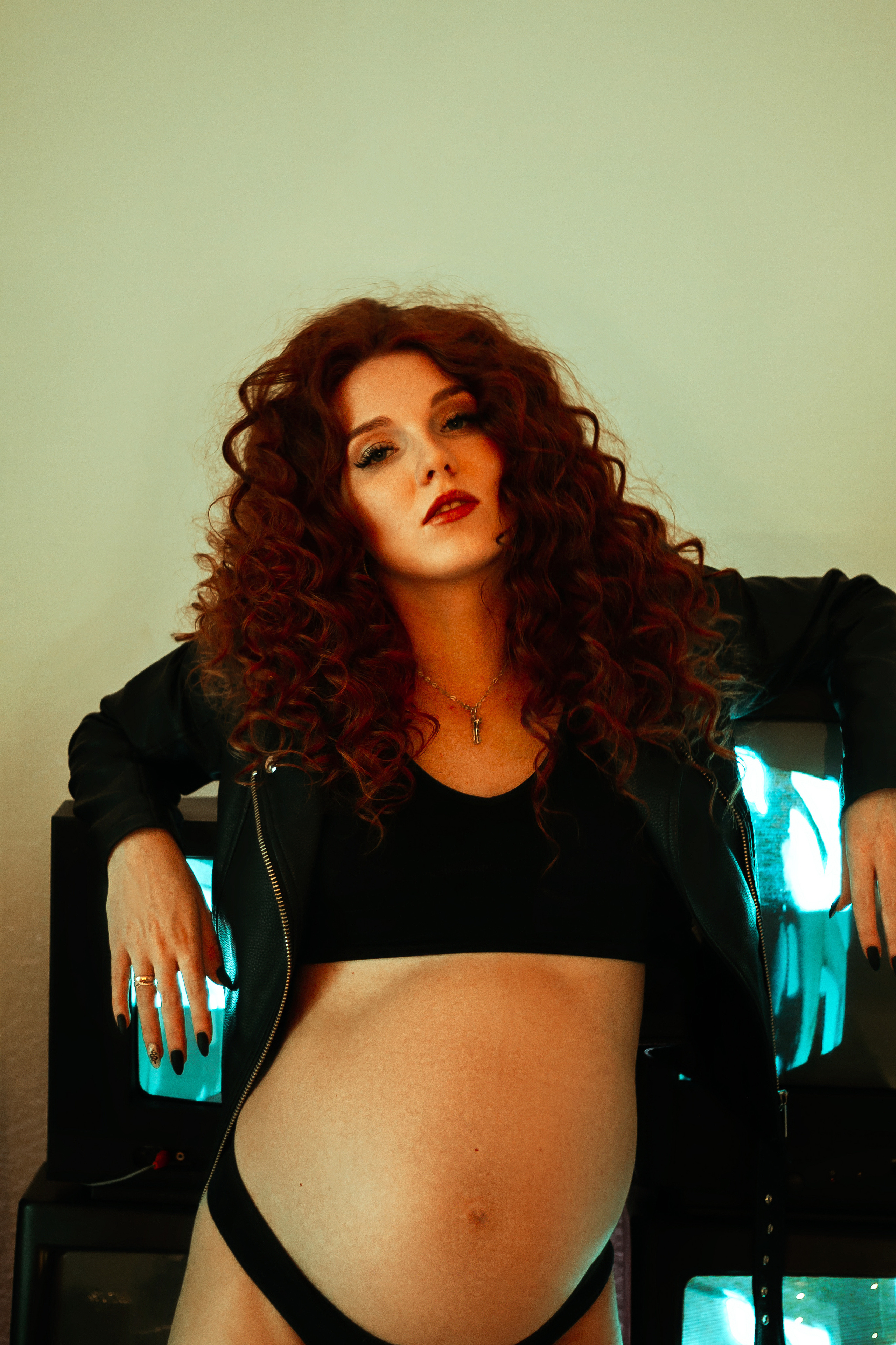 Стильная фотосессия беременной Вероники. Фотограф в Крыму | Виктория Нотевская