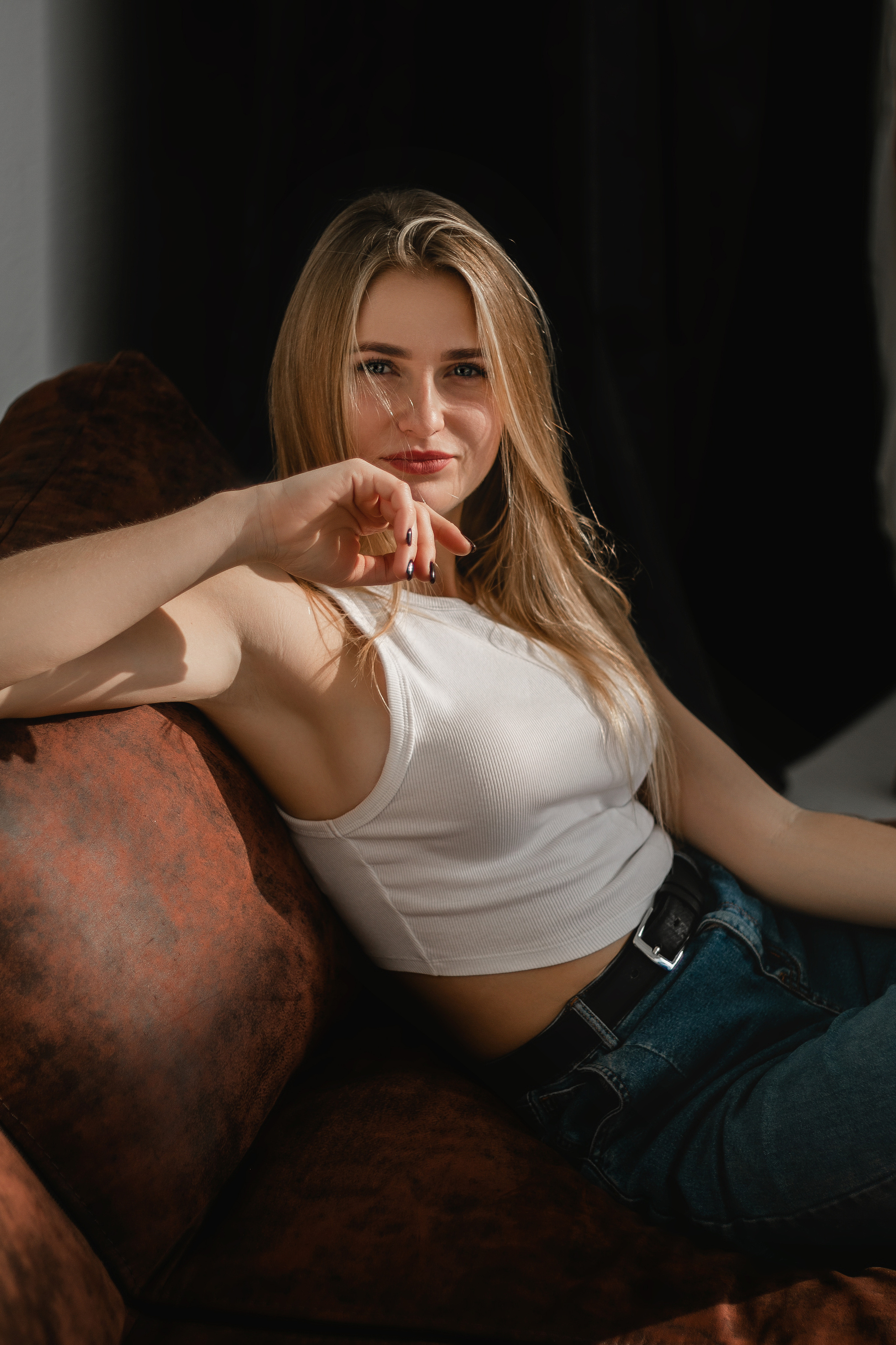 Съемка Насти в солнечной студии. Фотограф в Крыму | Виктория Нотевская