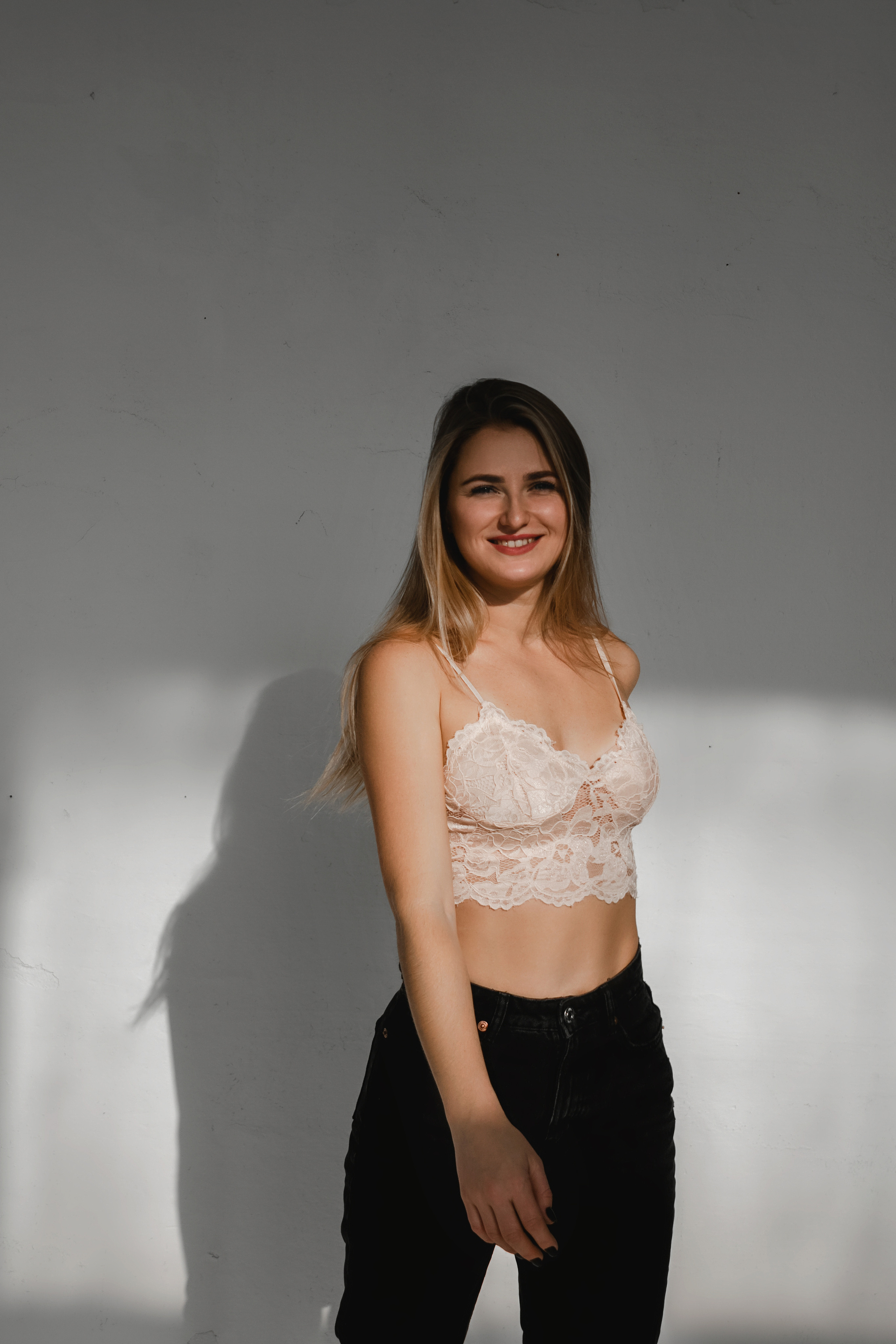 Съемка Насти в солнечной студии. Фотограф в Крыму | Виктория Нотевская