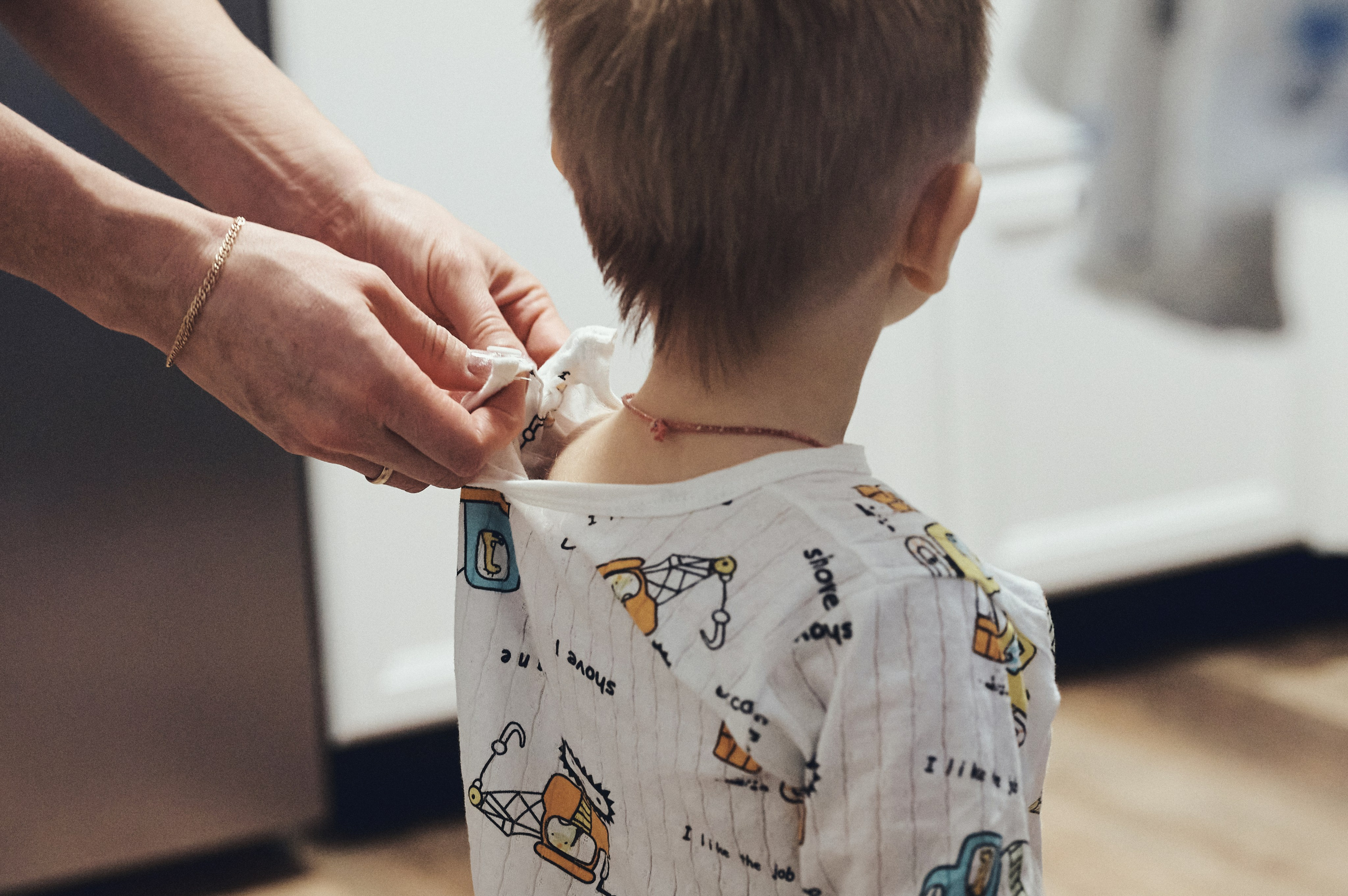 Мама заботится о ребенке