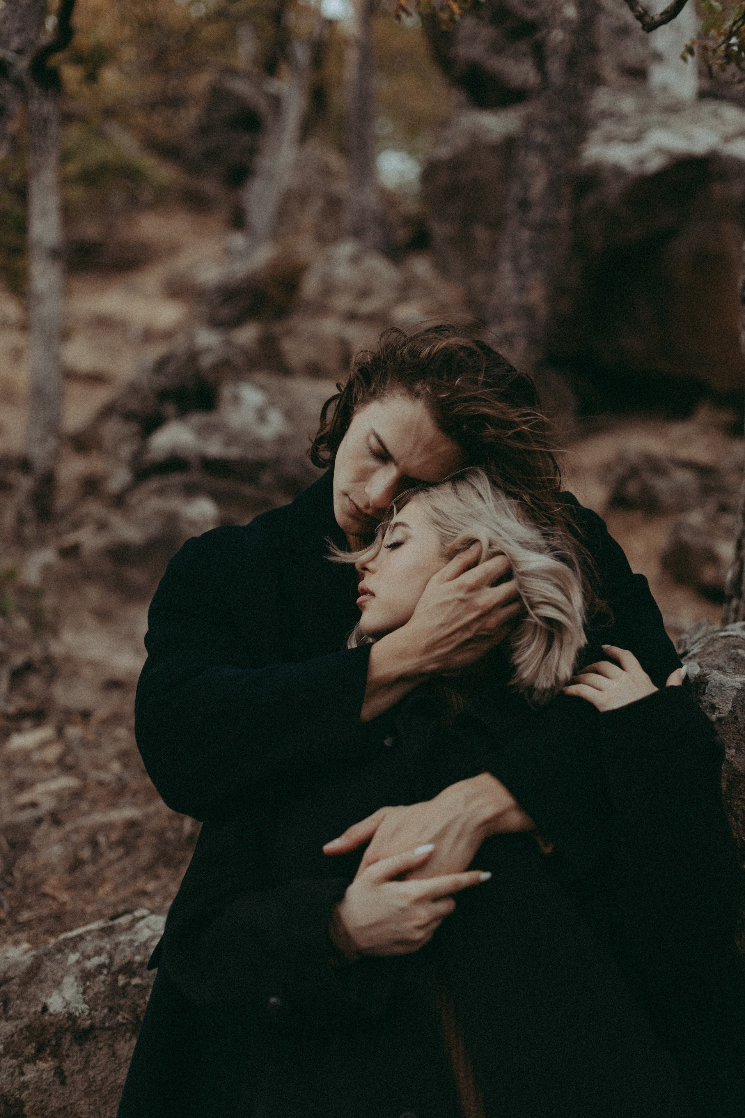 Свадебный фотограф с опытом: натуральные, нежные снимки. Фотосъемка вашего дня от сборов до банкета. Портреты, живые эмоции, важные моменты. Эстетика, свет и внимание к деталям.